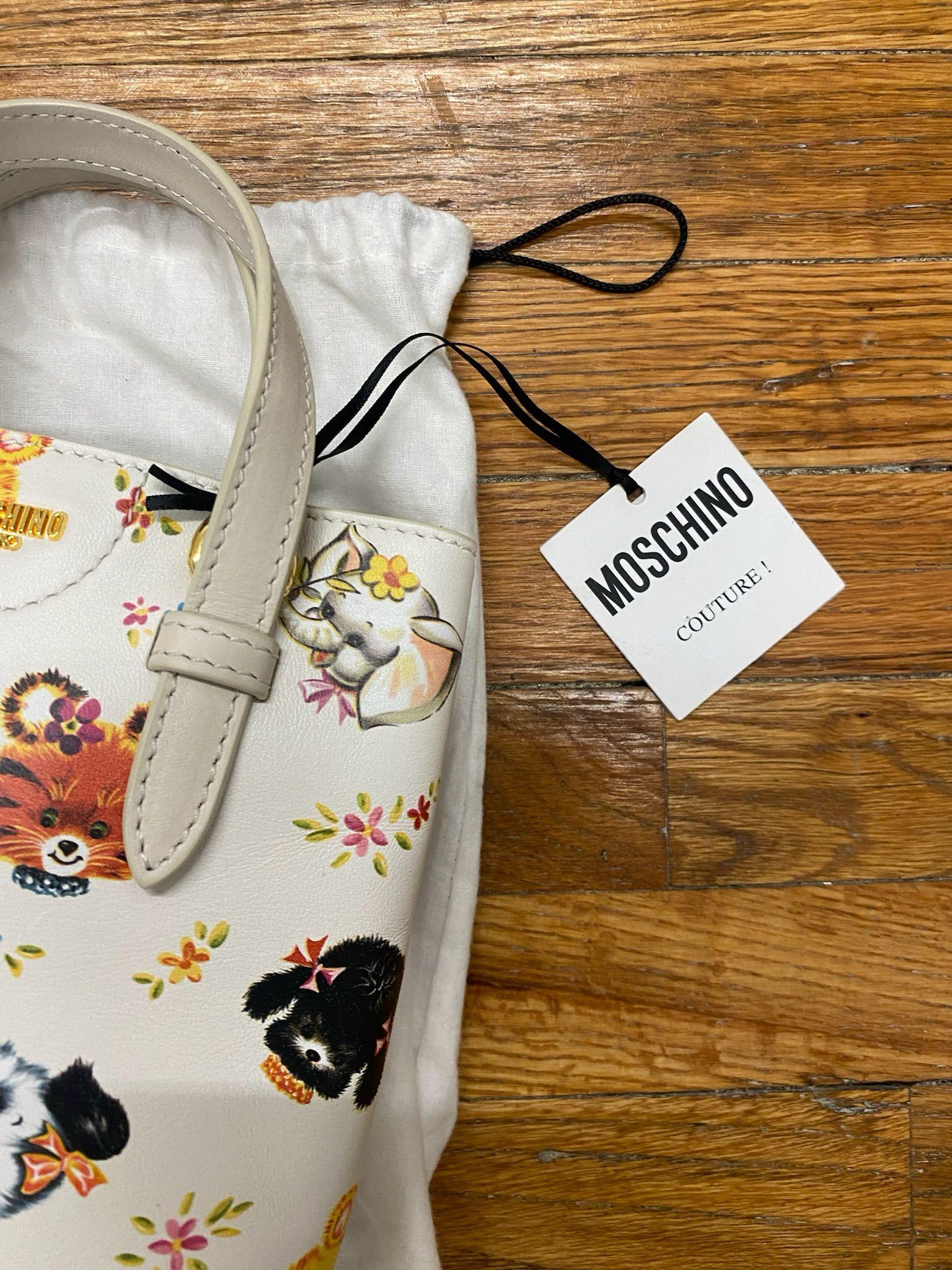 Women's SS22 MOSCHINO Couture Jeremy Scott White Tall Shopper All Over Animals Bag For Sale