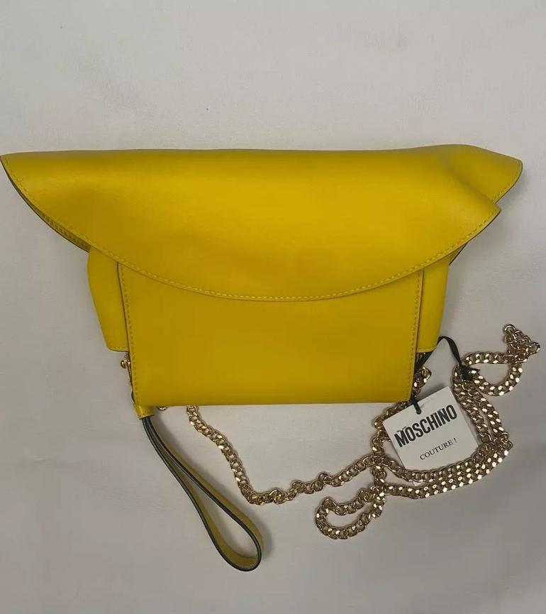 Women's SS22 MOSCHINO Couture Jeremy Scott Yellow Hat Shaped Shoulder Wristlet Bag For Sale