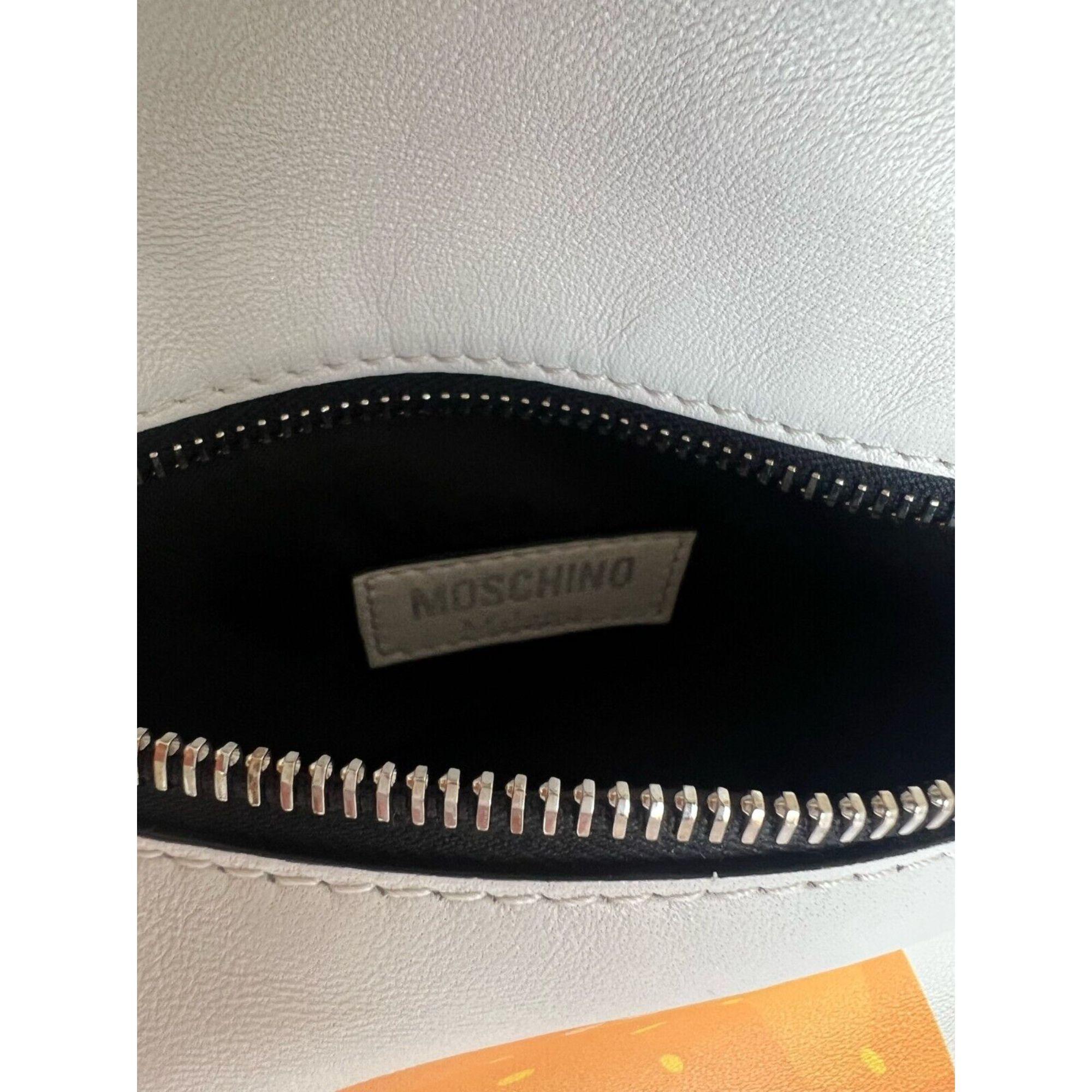 SS22 Moschino Couture The Diner White Leather Lunch Bag Hamburger For Sale 9