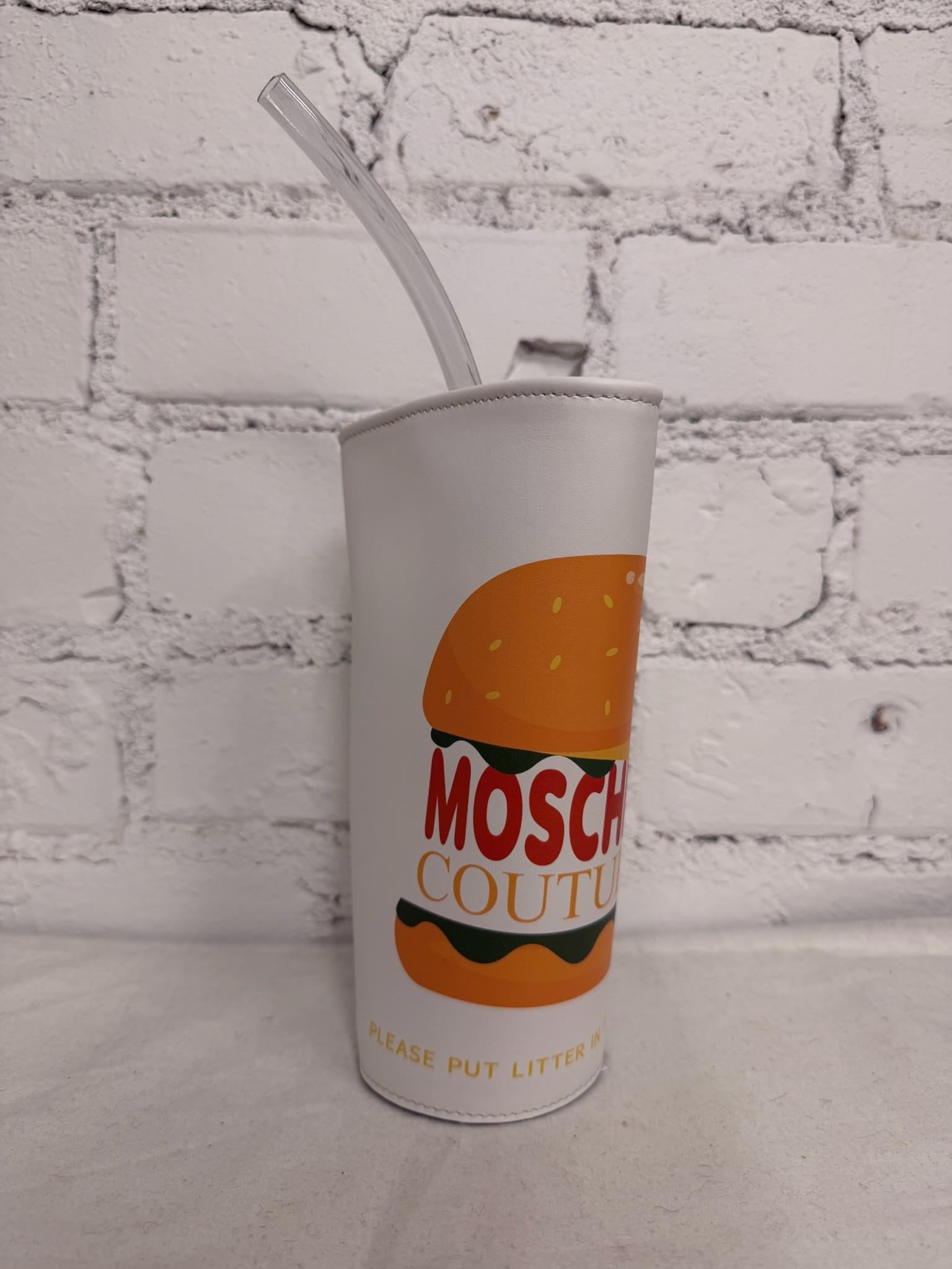 SS22 Moschino Couture to Go: pochette a forma di bicchiere da granita con logo "Burger" di Jeremy Scott in vendita
