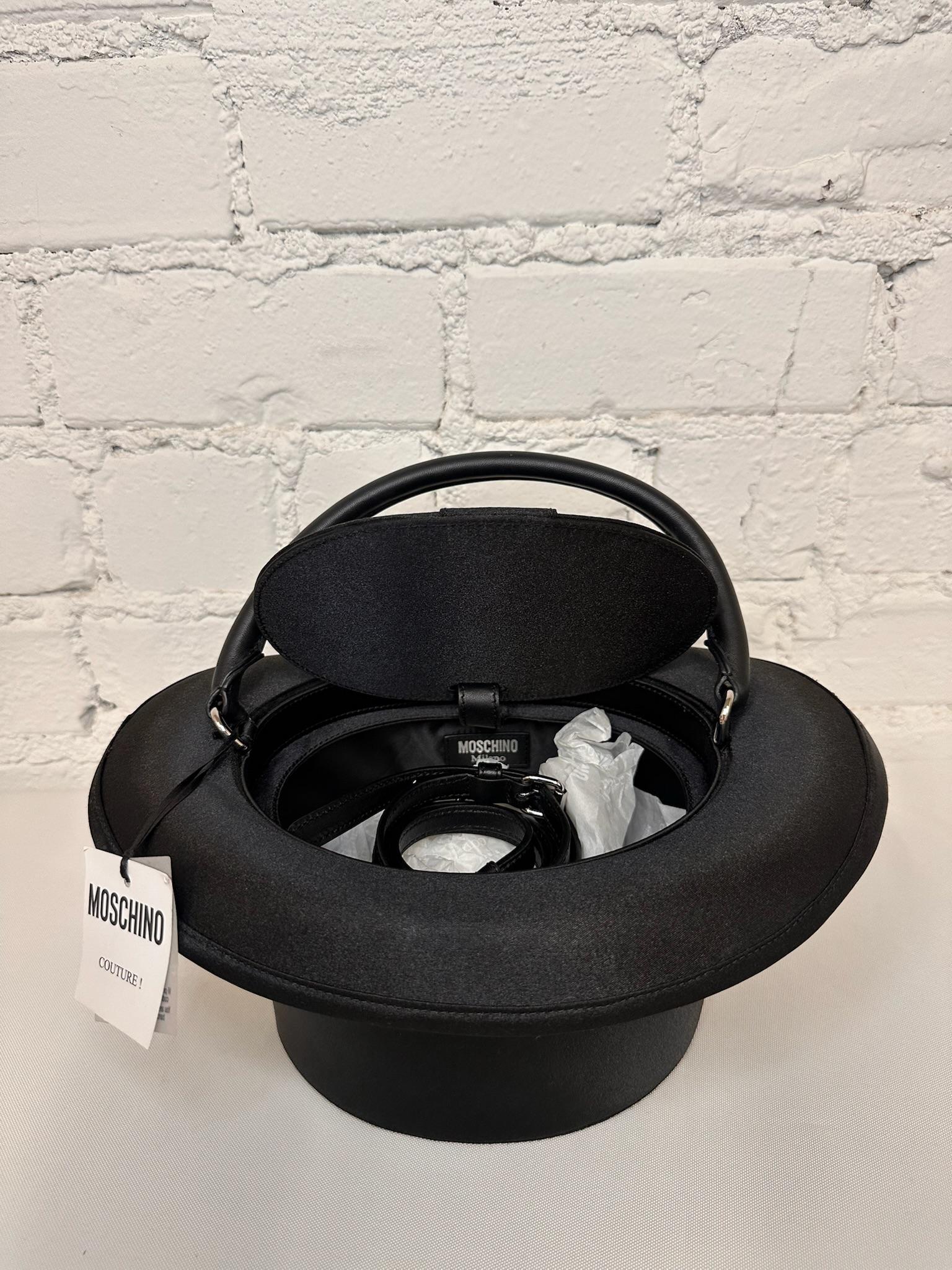 SS23 MOSCHINO Couture Jeremy Scott Black Round Top Fedora Hat Shaped Handbag Damen im Angebot