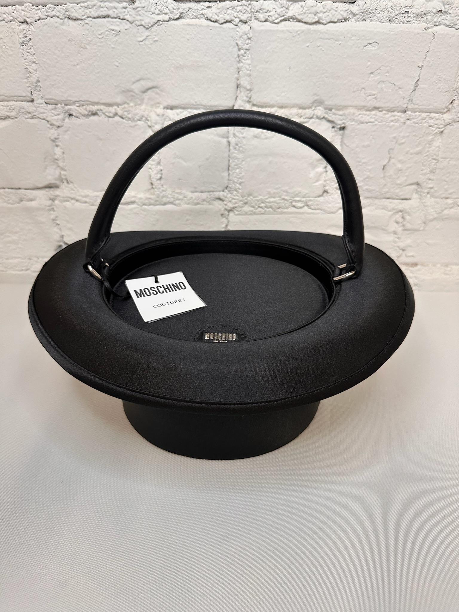 SS23 MOSCHINO Couture Jeremy Scott Black Round Top Fedora Hat Shaped Handbag im Angebot 1