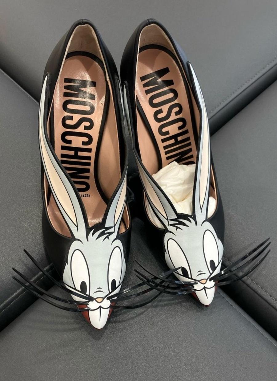 SS23 Moschino Couture Jeremy Scott Bugs Bunny Chaussures à talons hauts en cuir noir Pour femmes en vente