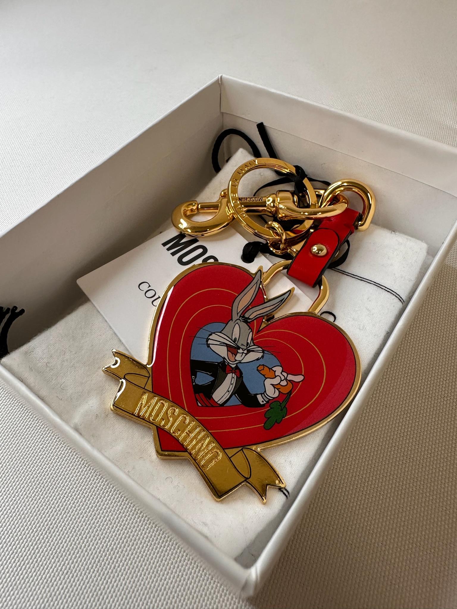 Moschino Couture Jeremy Scott SS23 Portachiavi Cuore Rosso Bugs Bunny in vendita 6