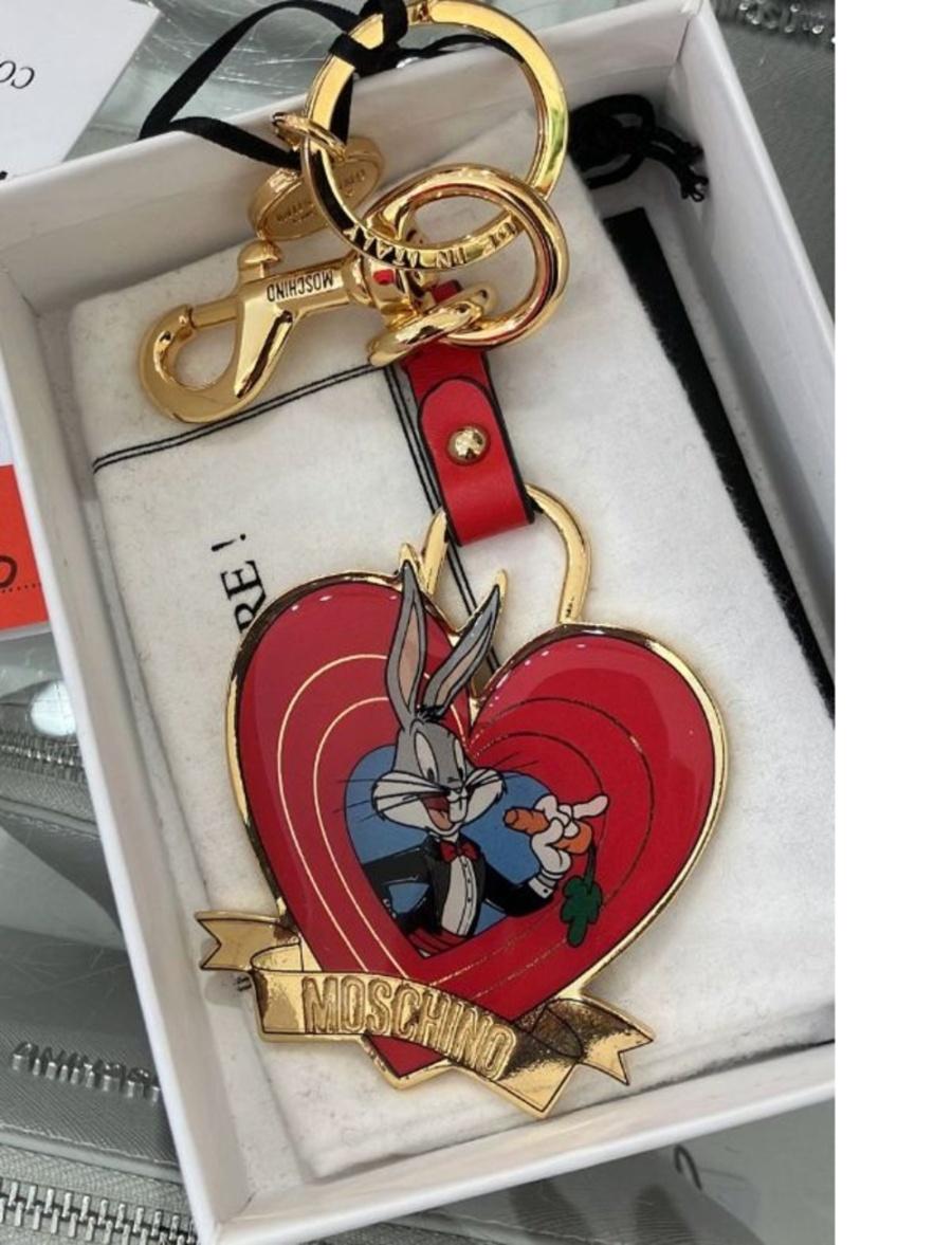 Moschino Couture Jeremy Scott SS23 Portachiavi Cuore Rosso Bugs Bunny In condizioni Nuovo in vendita a Los Angeles, CA