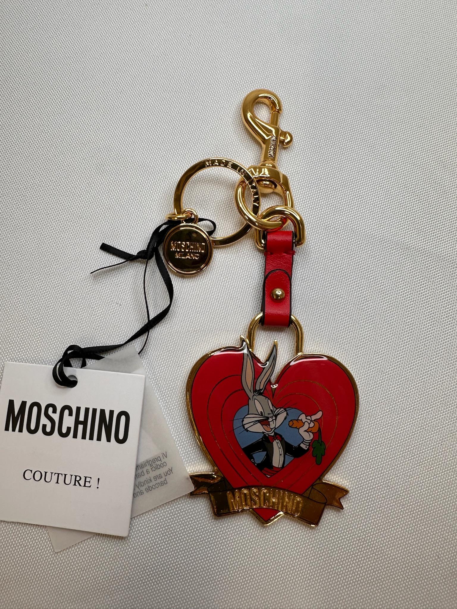 Moschino Couture Jeremy Scott SS23 Portachiavi Cuore Rosso Bugs Bunny In condizioni Nuovo in vendita a Los Angeles, CA