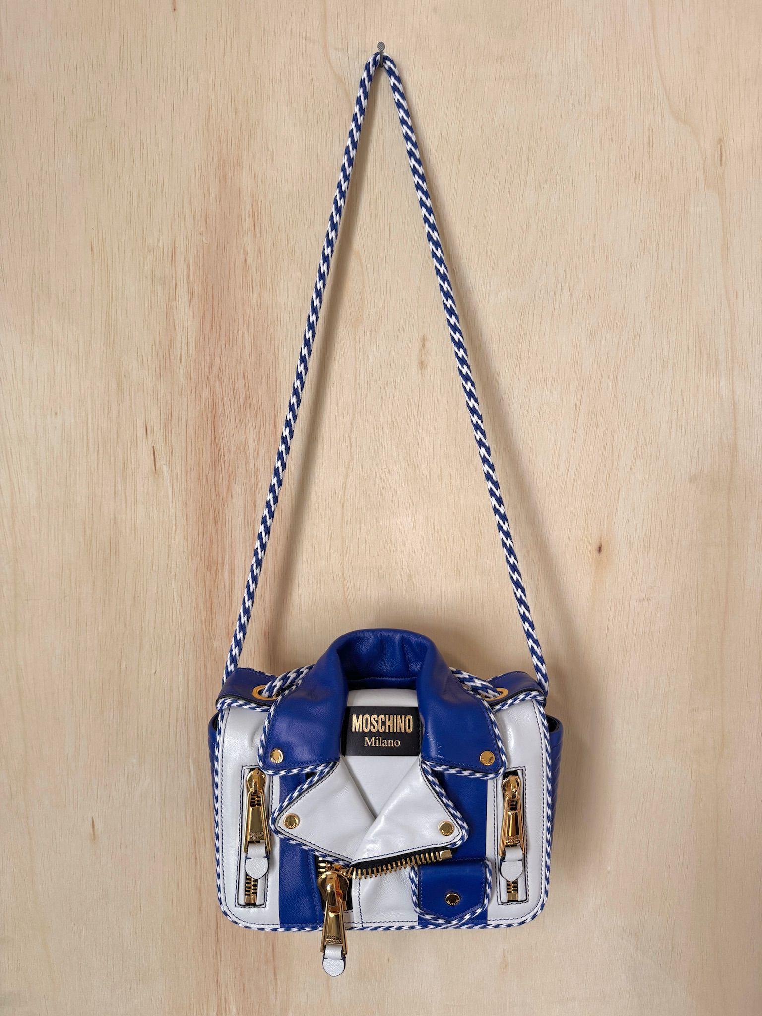MOSCHINO Couture Jeremy Scott - Veste de motard à capsule blanche et bleue, SS23 Neuf - En vente à Los Angeles, CA