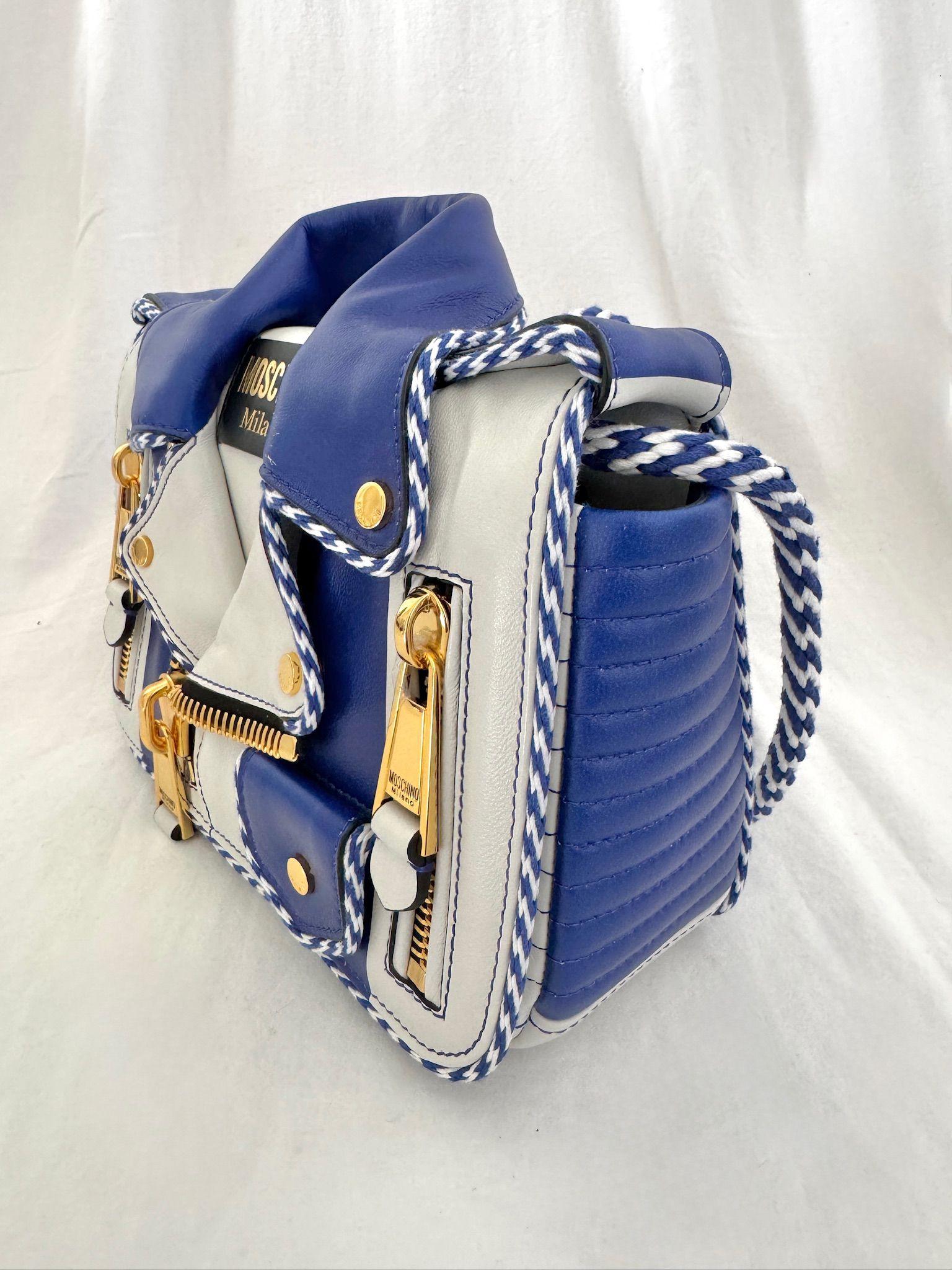 MOSCHINO Couture Jeremy Scott - Veste de motard à capsule blanche et bleue, SS23 en vente 3