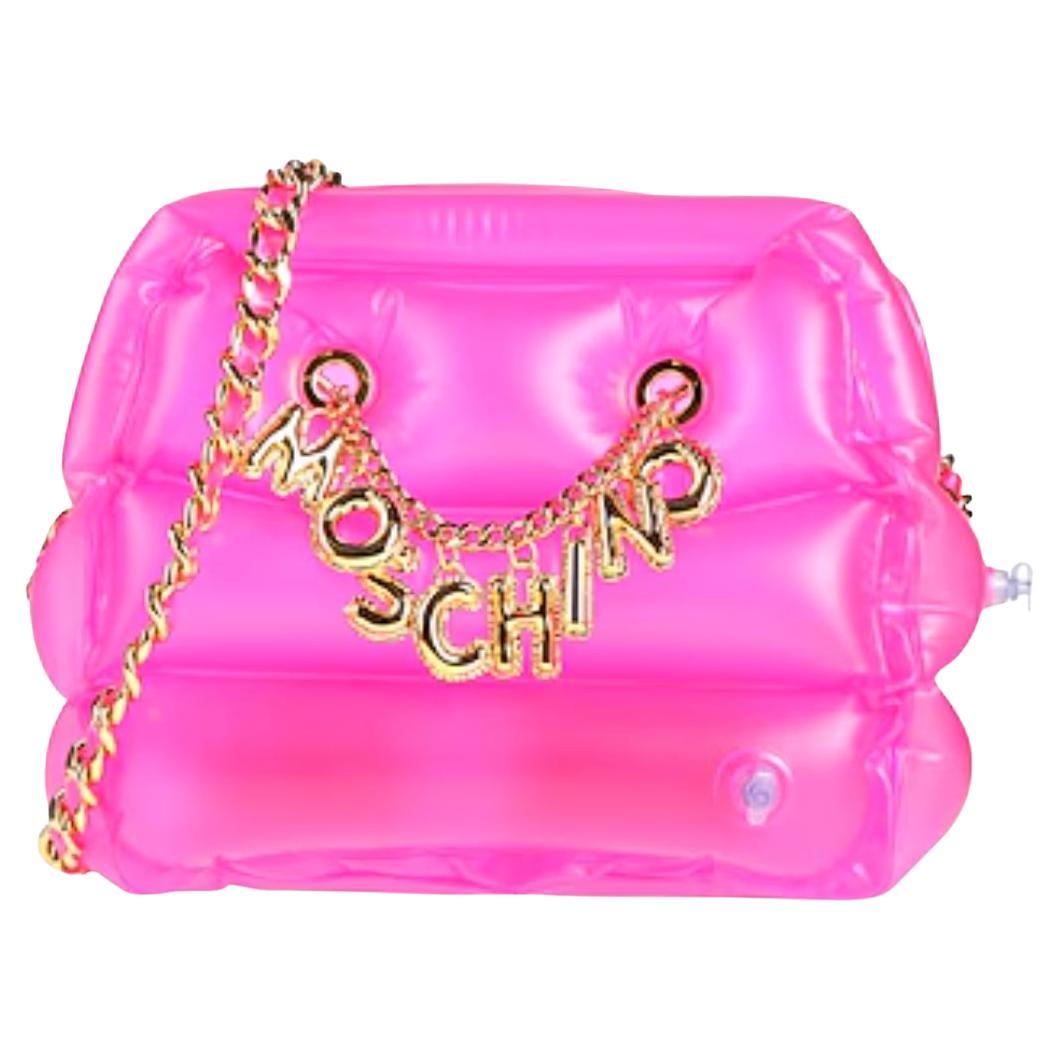 SS23 Moschino Couture Rosa Borsa a tracolla gonfiabile con logo e catene in vendita