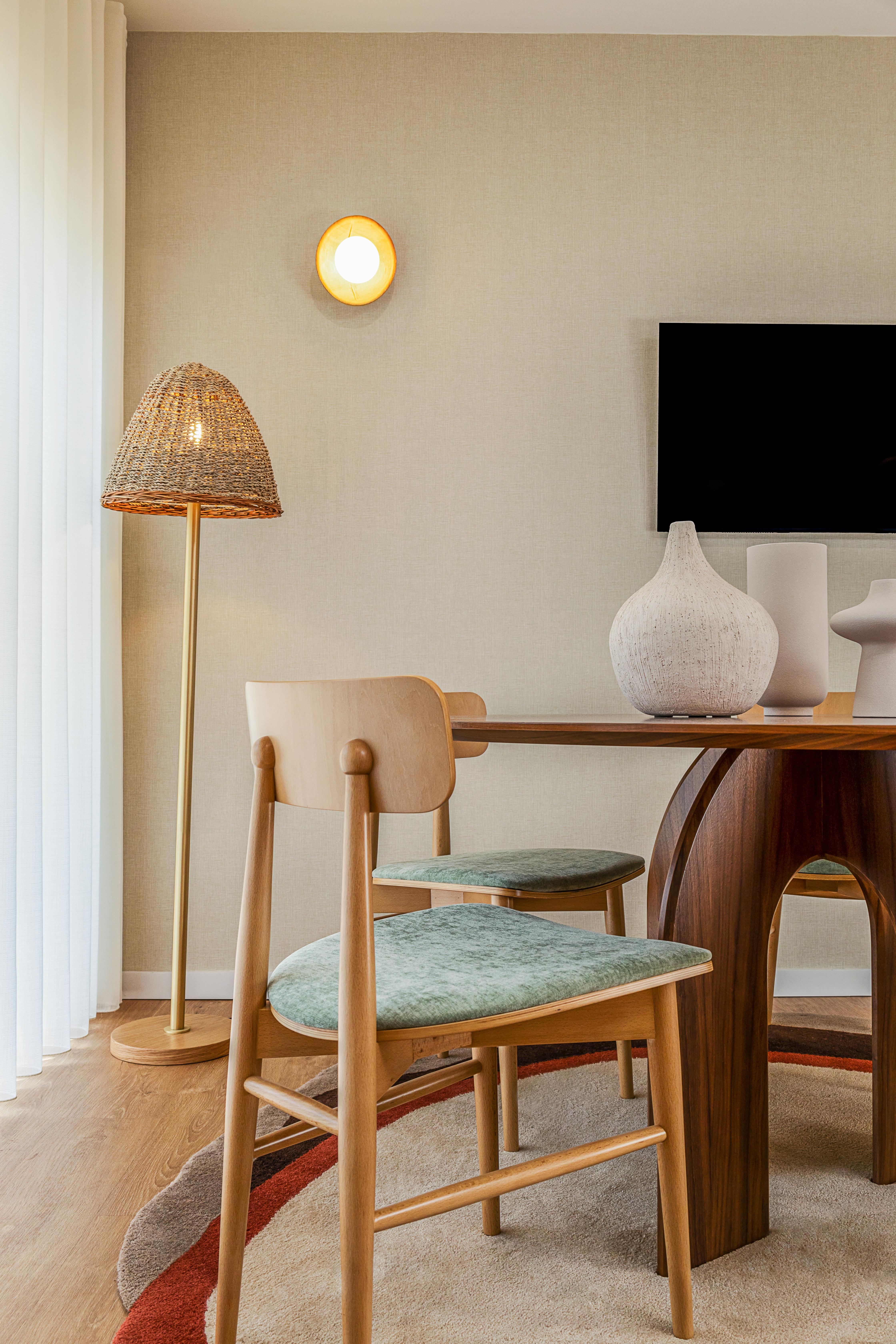 Sedia da pranzo SS3: Eleganza e semplicità con linee scultoree in vendita 3