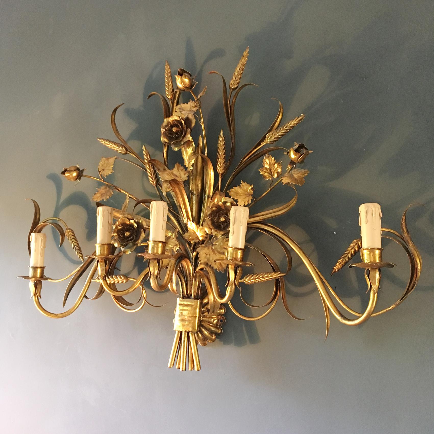 Stunning large Italian wall sconce by S.Salvadori
circa 1950s.
Gilt wheat sheaf stems, flowers, buds and leaves beautifully form the shape and surround the 5 arms
The light takes 5 x e14 small screw in bulb
Dimensions:
83 cm width
62 cm