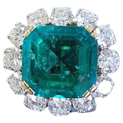 Contemporary SSEF 6.78 Carat NO OIL Investment grade Emerald Ring For Sale