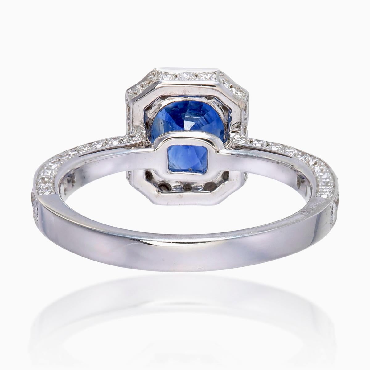 SSEF Certified 1.87 Carat Kashmir Blue Sapphire No Heat Diamond Ring in 18K Gold In New Condition For Sale In Bangkok, TH