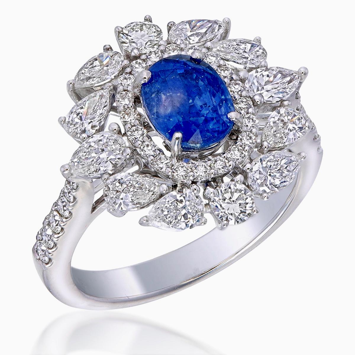 Moderne Bague en or 18 carats avec saphir bleu du Cachemire certifié SSEF de 2,09 carats, sans chaleur en vente