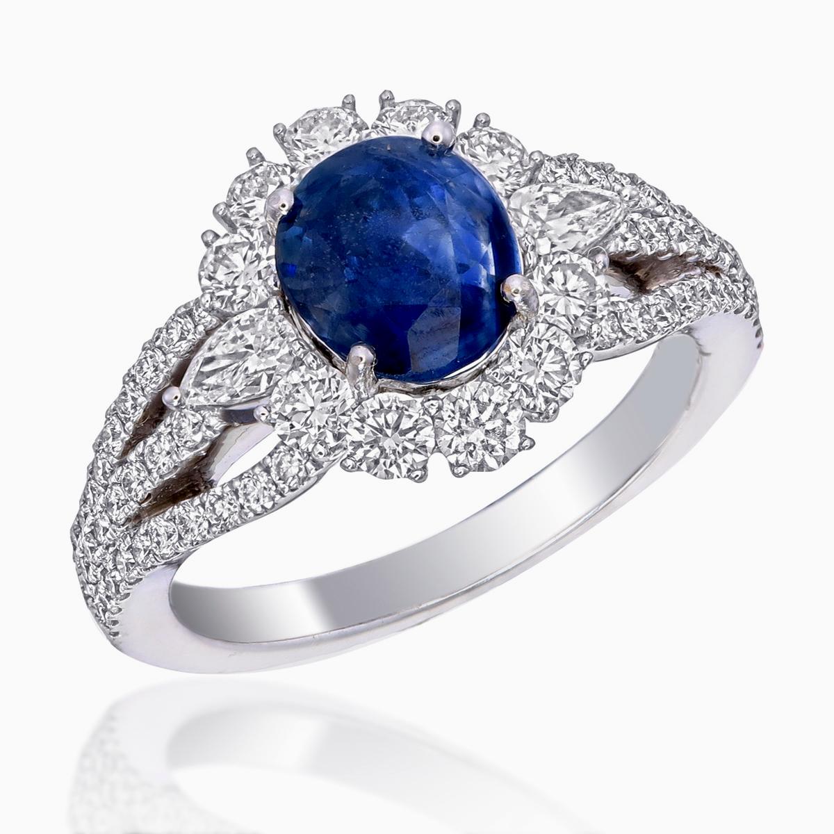 Moderne Bague en or 18 carats avec saphir bleu du Cachemire certifié SSEF de 2,22 carats, sans chaleur en vente