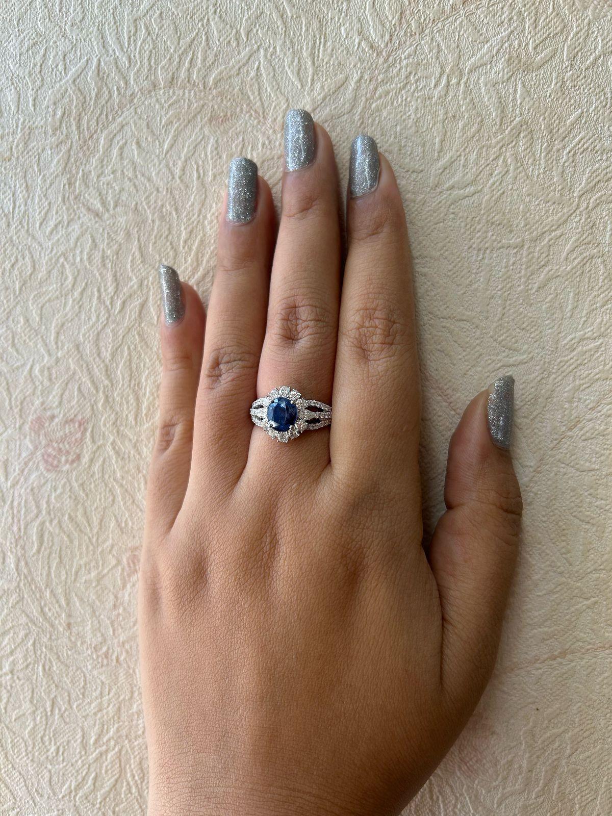 Bague en or 18 carats avec saphir bleu du Cachemire certifié SSEF de 2,22 carats, sans chaleur Neuf - En vente à Bangkok, TH