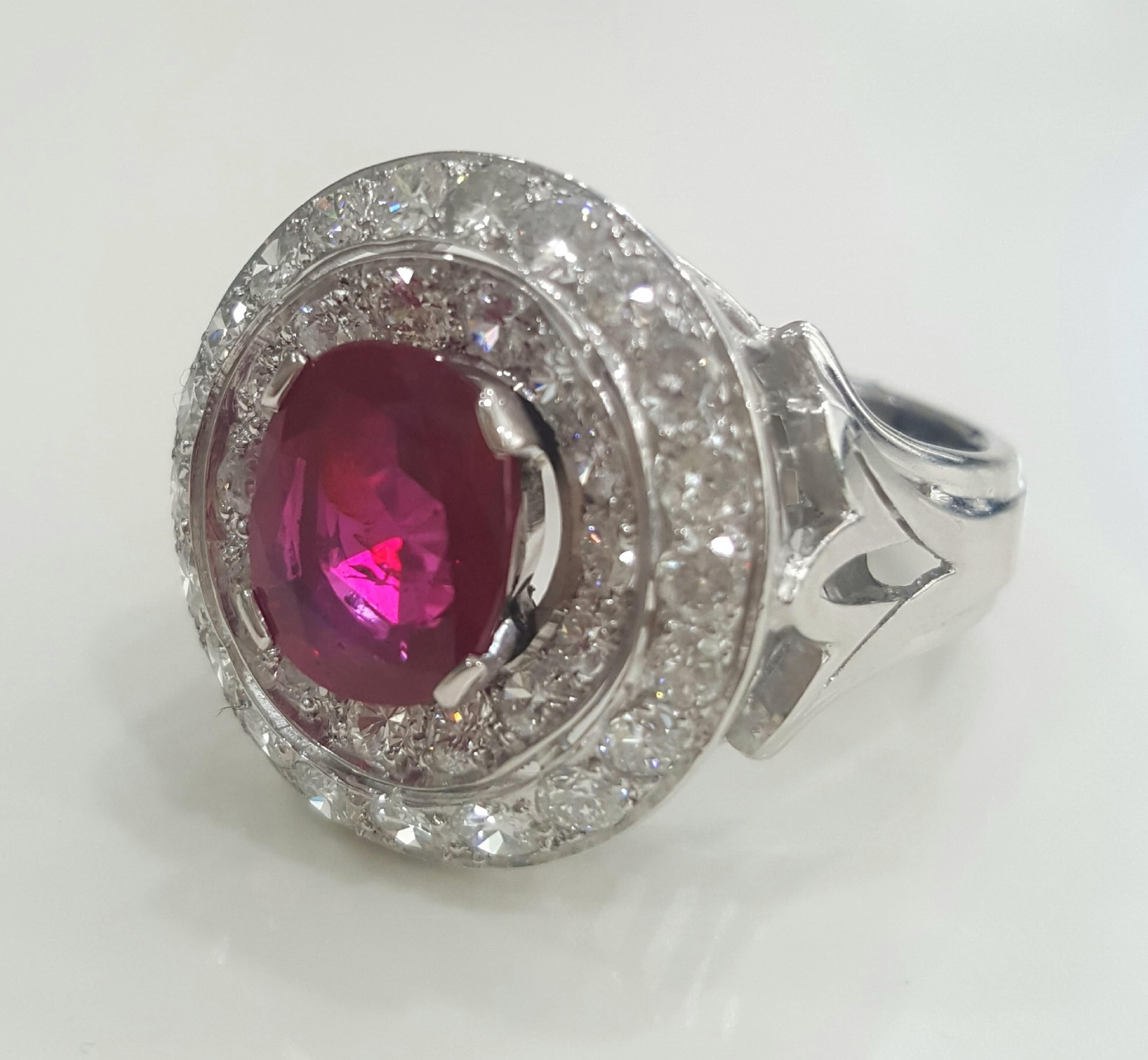 SSEF Certified 3.20 Carat Oval Purplish Red Ruby Burma No Heat And Diamond Ring For Sale 2
