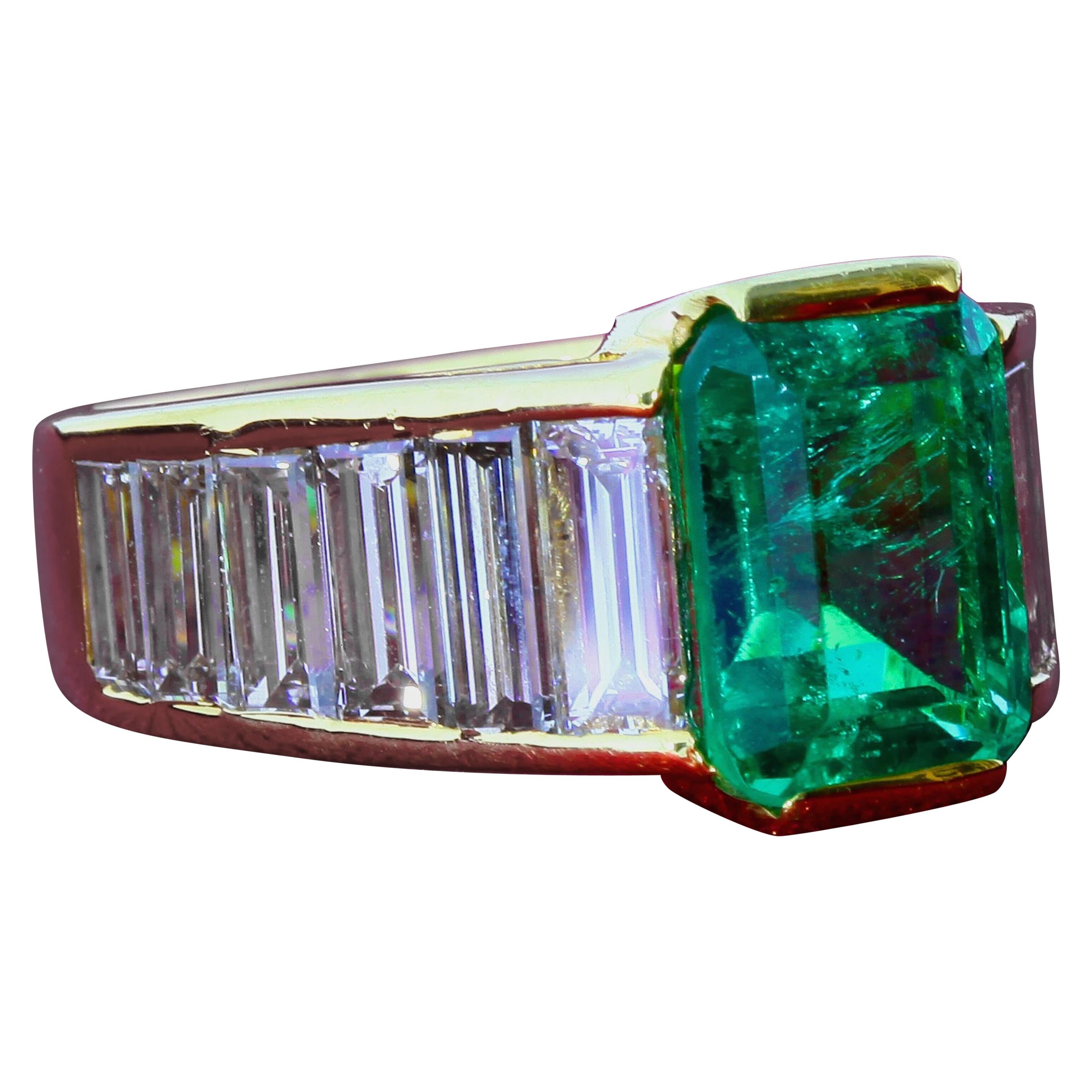 SSEF Certified 3.22 Carat Colombian Emerald and Diamond Ring For Sale