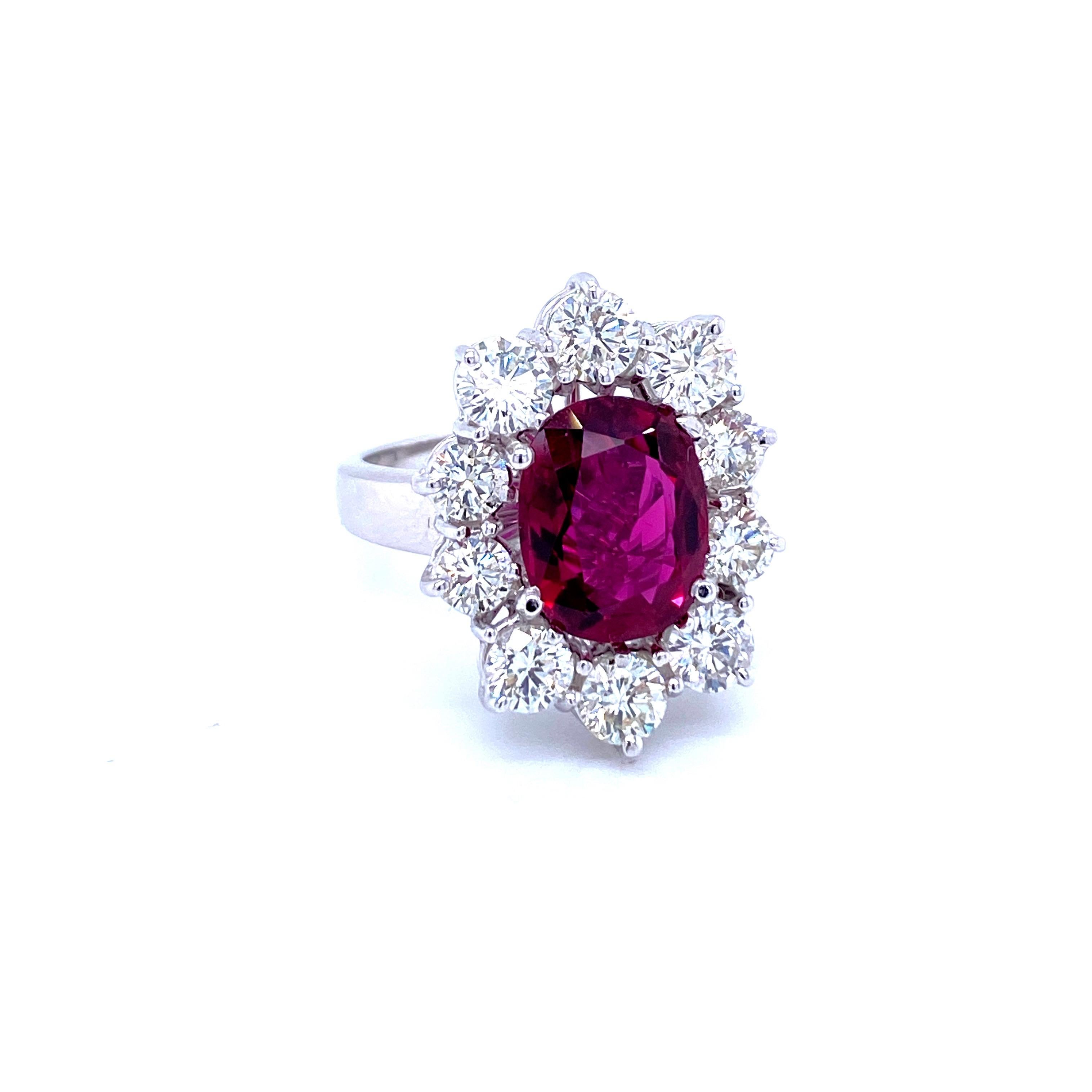 SSEF Certified 3.80 Carat Ruby Diamond Gold Ring In Excellent Condition In Napoli, Italy