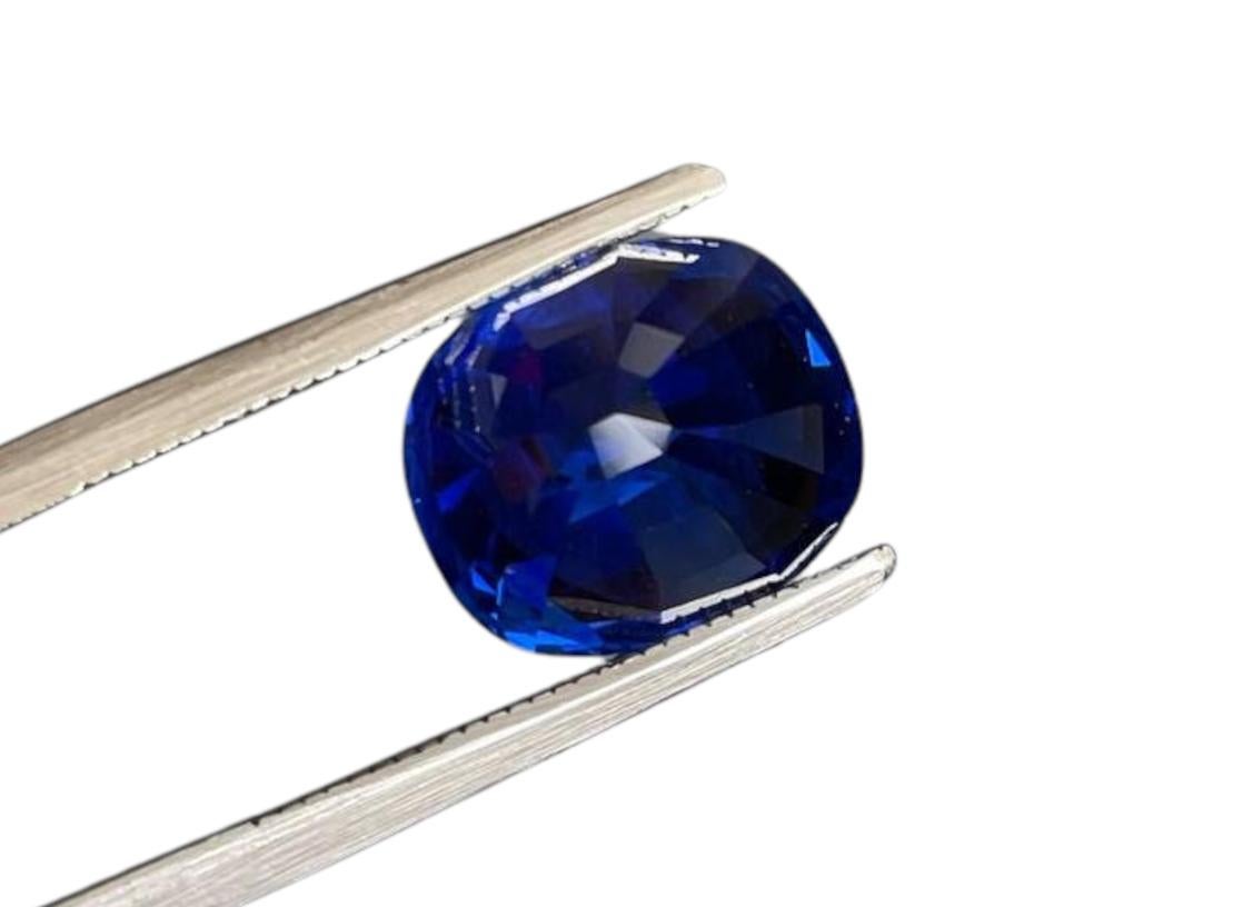 Contemporary SSEF Certified 4.17 Carat Cushion Vivid Blue No Heat Kashmir Sapphire Ring For Sale