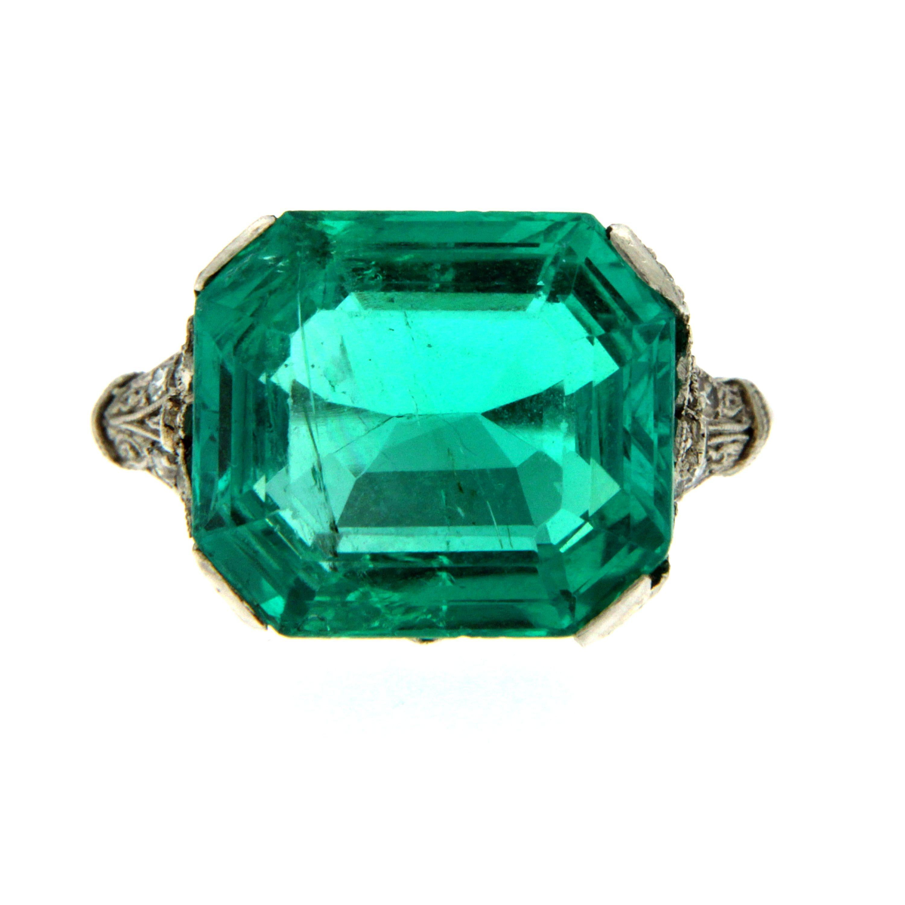 Ssef Certified 7.85 Carat Colombian Emerald Art Deco Diamond Platinum Ring In Excellent Condition In Napoli, Italy