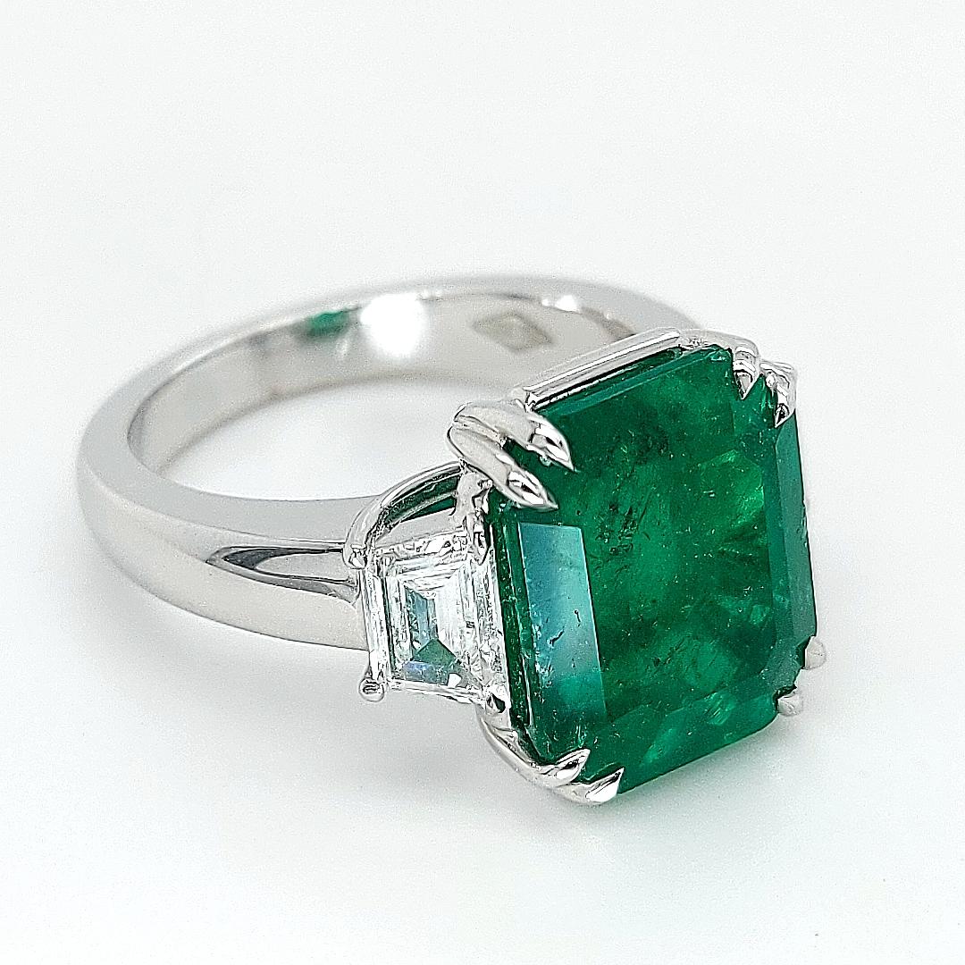 18kt white gold Cocktail Ring 8.267ct Emerald, 2.84ct Diamond,  SSEF Certified For Sale 1
