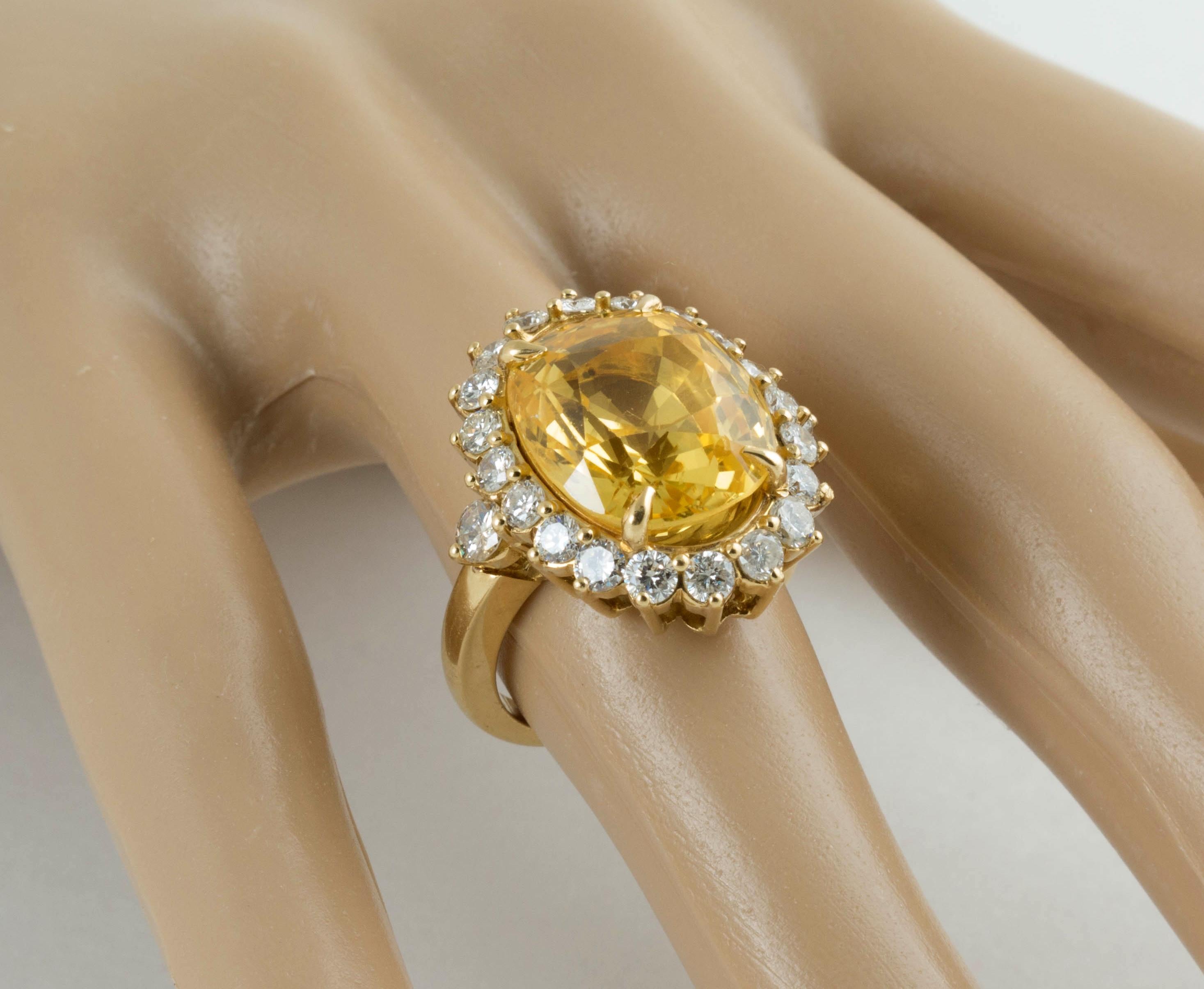 SSEF-zertifizierter natürlicher unbehandelter gelber Saphir-Diamantring Damen im Angebot