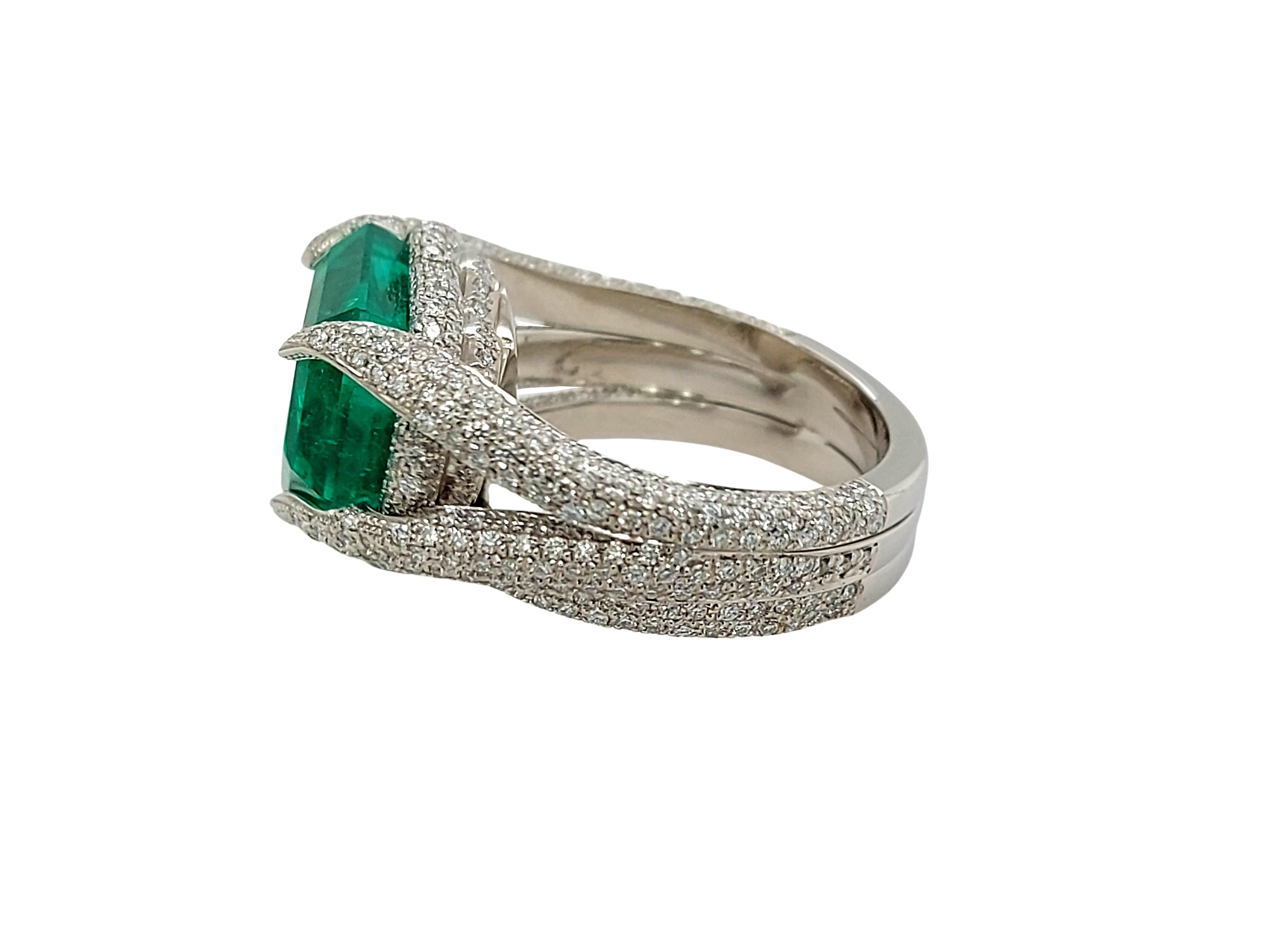 SSEF Certified Platinum 9 Ct Colombian Emerald Minor & Diamonds Unique Ring For Sale 5