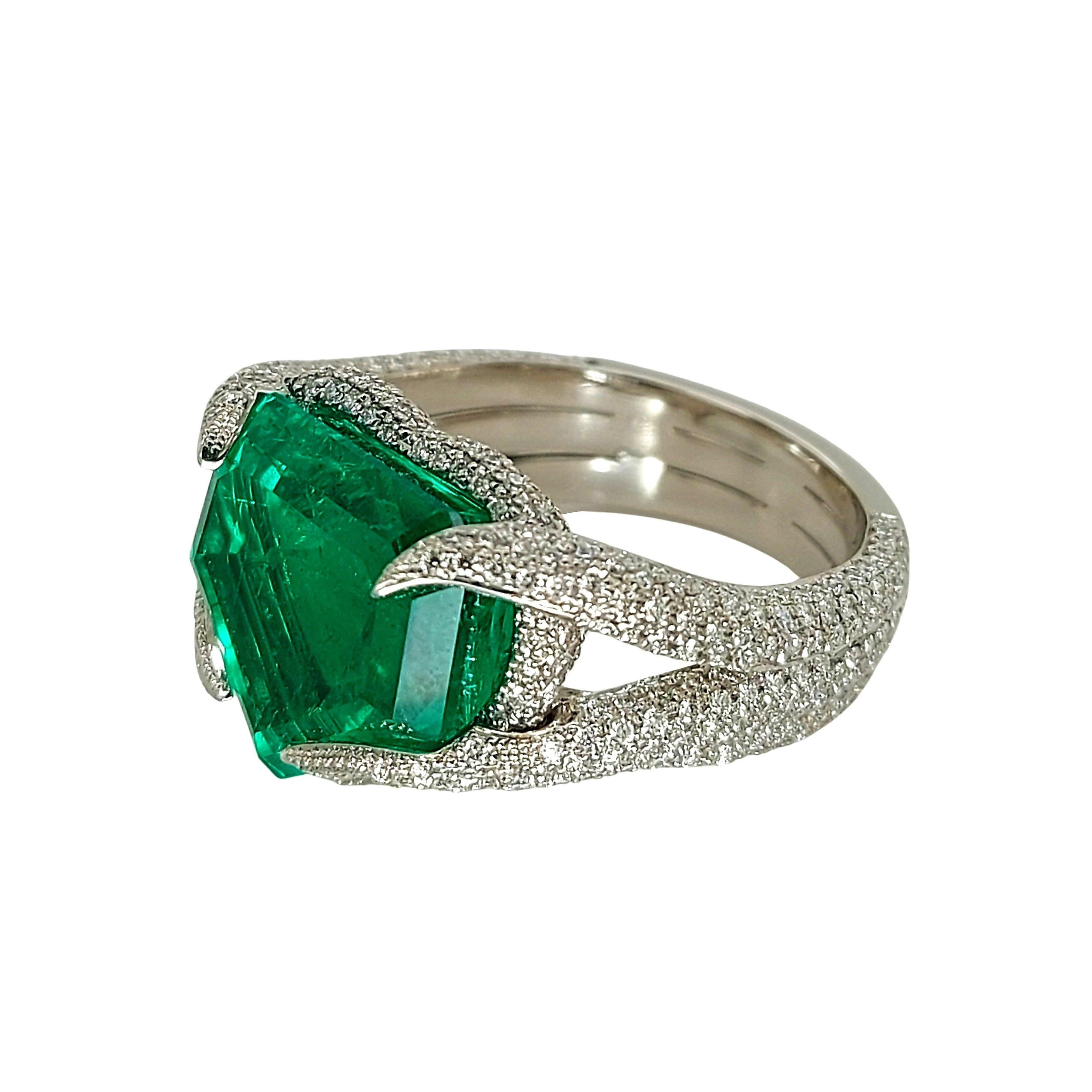Women's or Men's SSEF Certified Platinum 9 Ct Colombian Emerald Minor & Diamonds Unique Ring For Sale