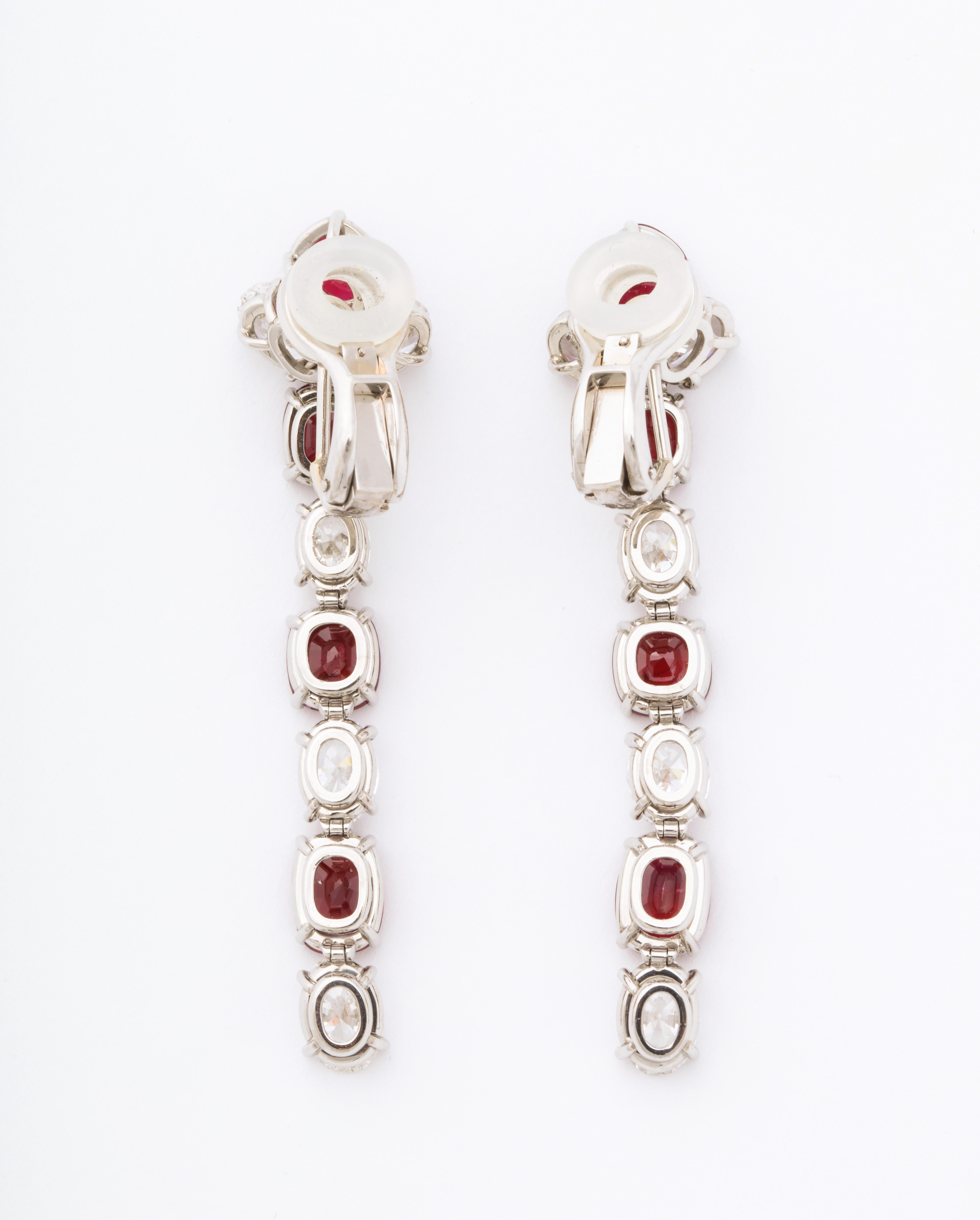 Taille coussin Boucles d'oreilles composées de diamants birmans en sang de pigeon certifiés SSEF et GIA en vente