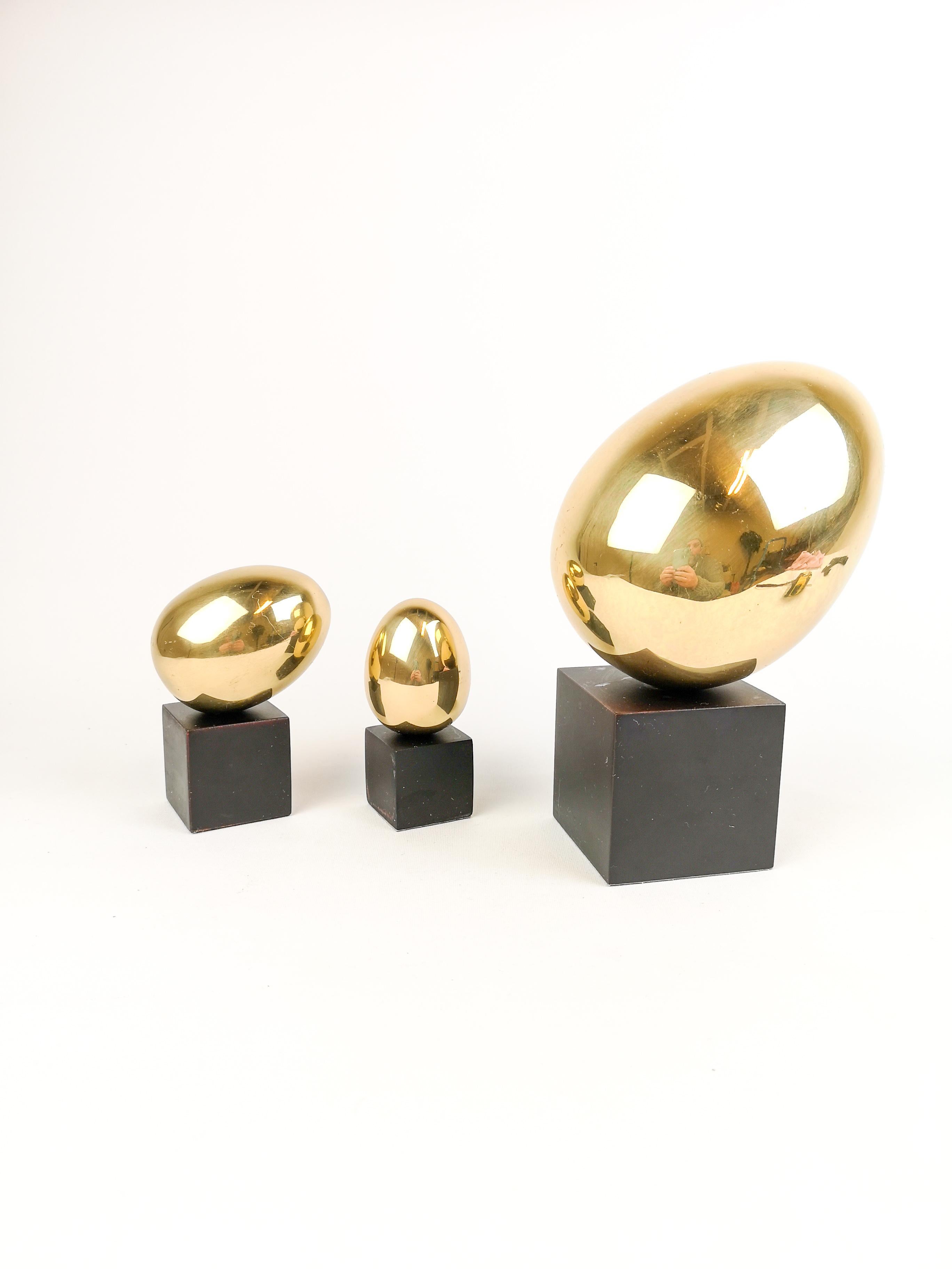 Set of 3 Egg Sculptures in Polished Brass 1