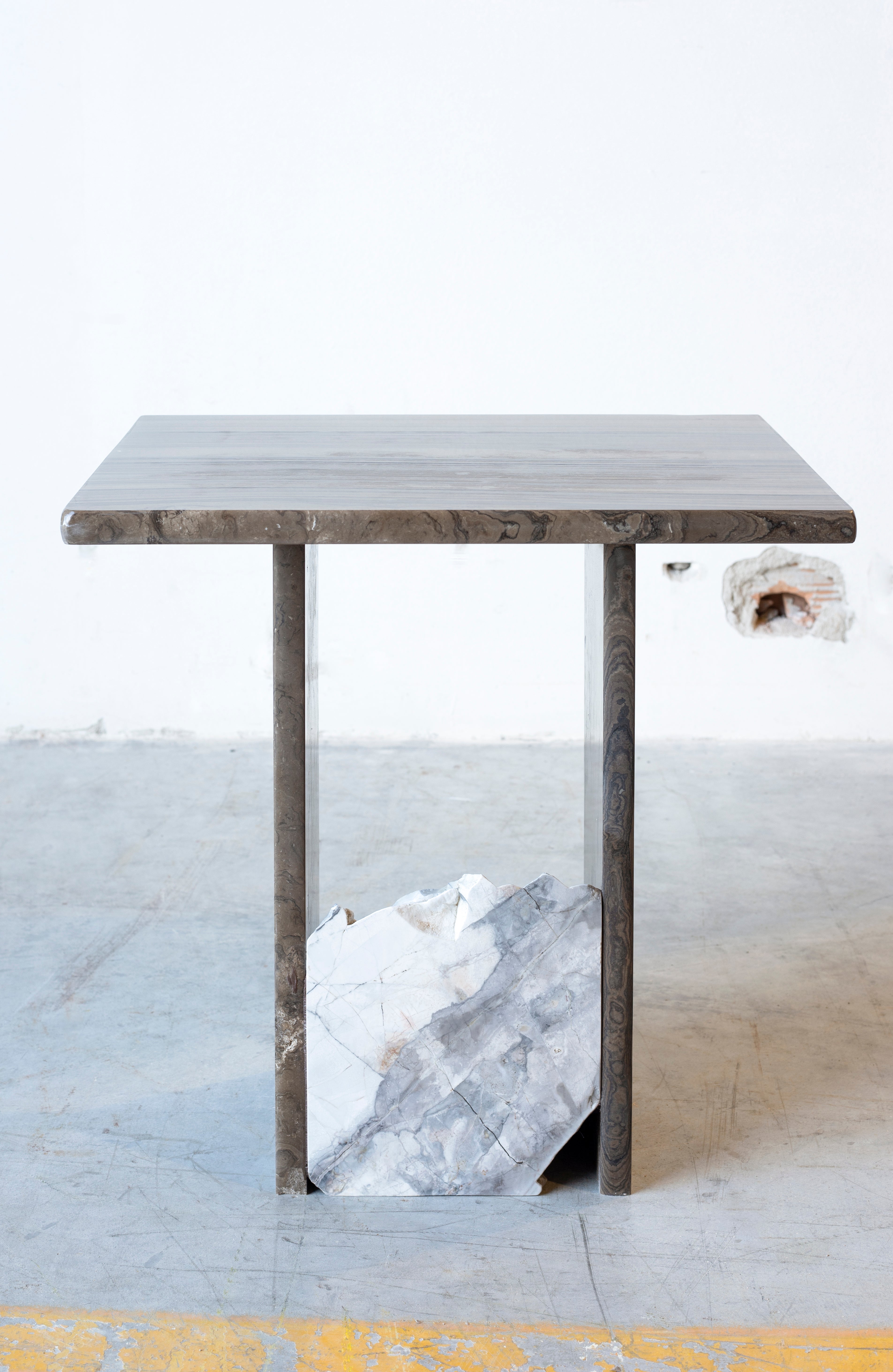 SST013-1 coffee table by Stone Stackers
Dimensions: D 36 x W 44.5 x H 55 cm
Materials: Eramosa marble, Invisible Grey marble.
Marble Structure: Eramosa
Marble Base: Invisible Grey
Weight: 23 kg

This coffee table combines sleek lines and sculptural