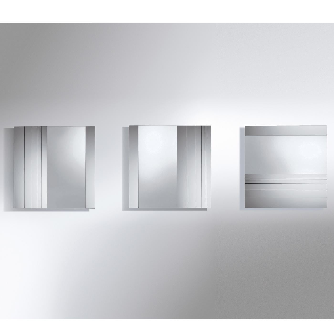 This elegant square mirror has a silver finish clad in metal. It is designed by Bartoli with a sophisticated interior in mind. Thanks to the use of metal, this object creates a unique effect and becomes more than a mirror: a piece of decoration with
