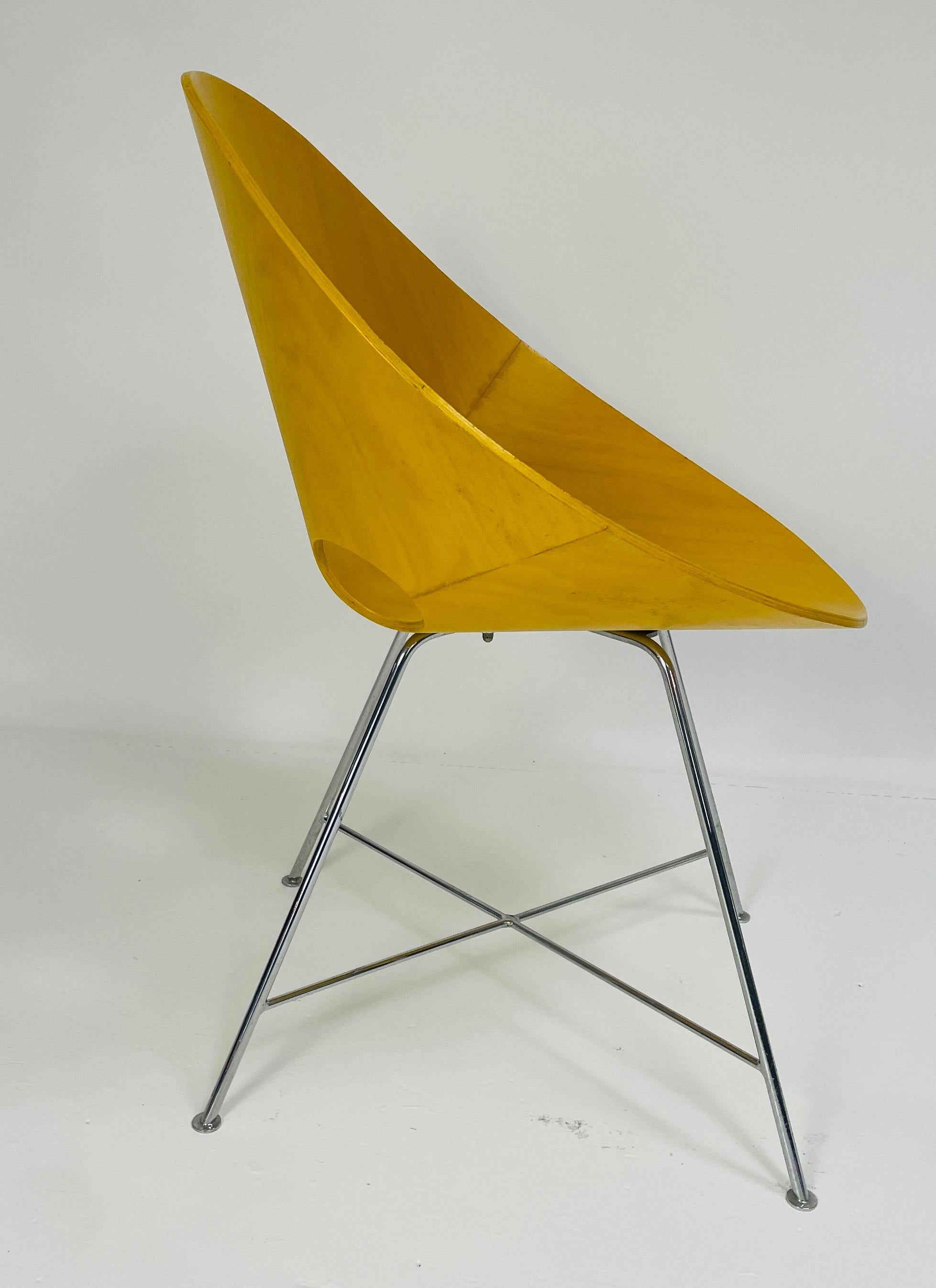 German ST 664 Shell Chairs, Designed by Eddie Harlis For Sale