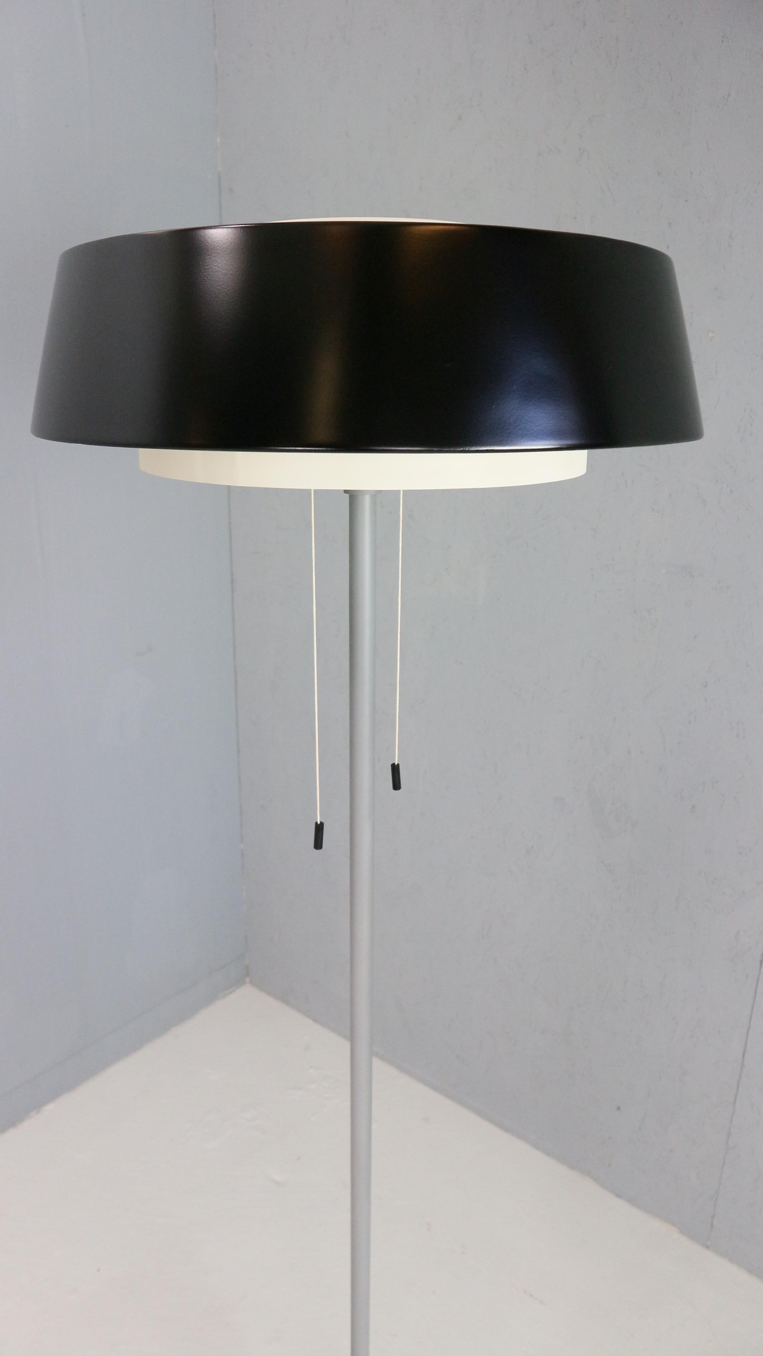 ST 7128 Floor Lamp by Niek Hiemstra for Evolux, Netherlands, 1950s For Sale 8