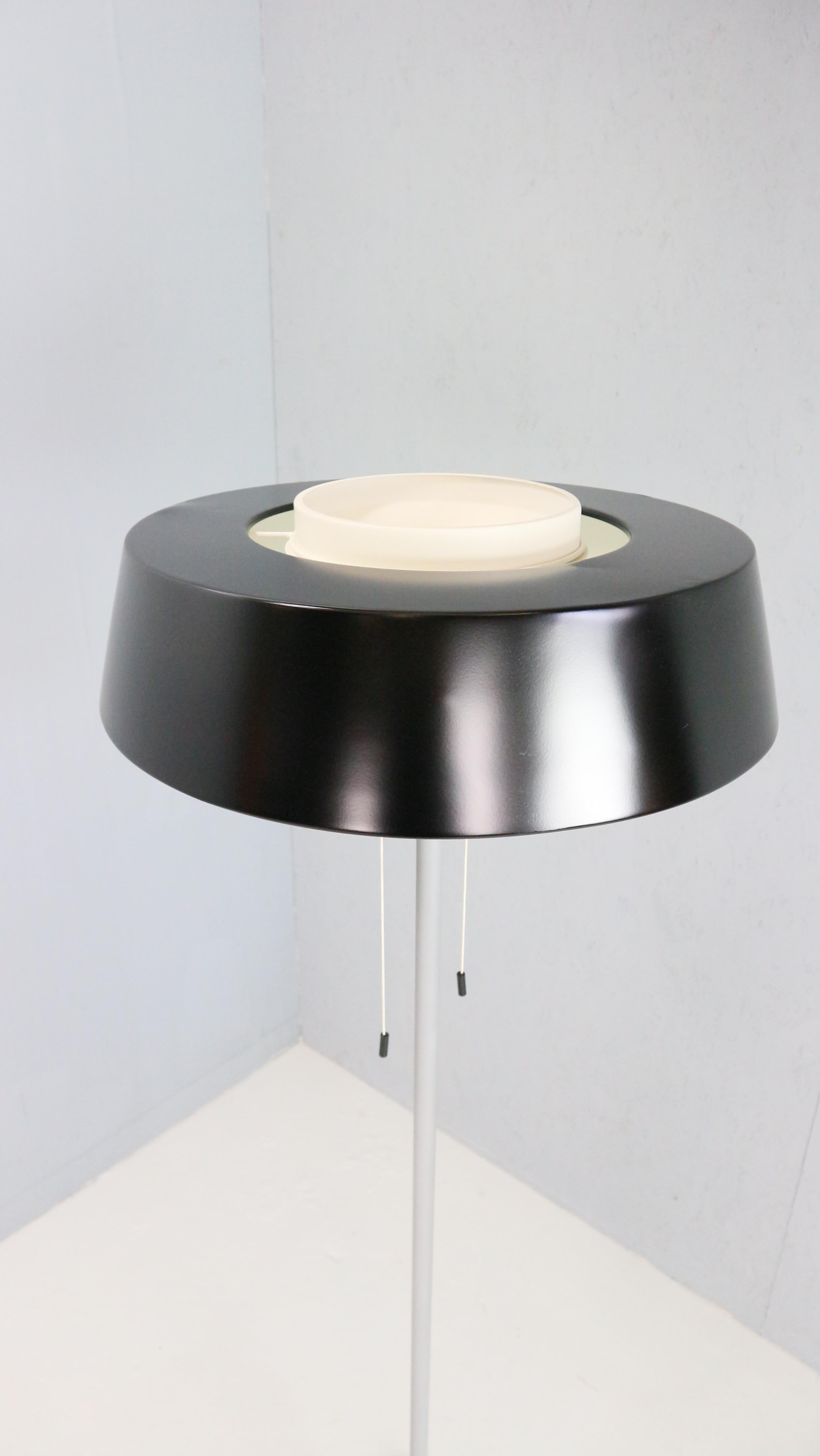 ST 7128 Floor Lamp by Niek Hiemstra for Evolux, Netherlands, 1950s For Sale 9