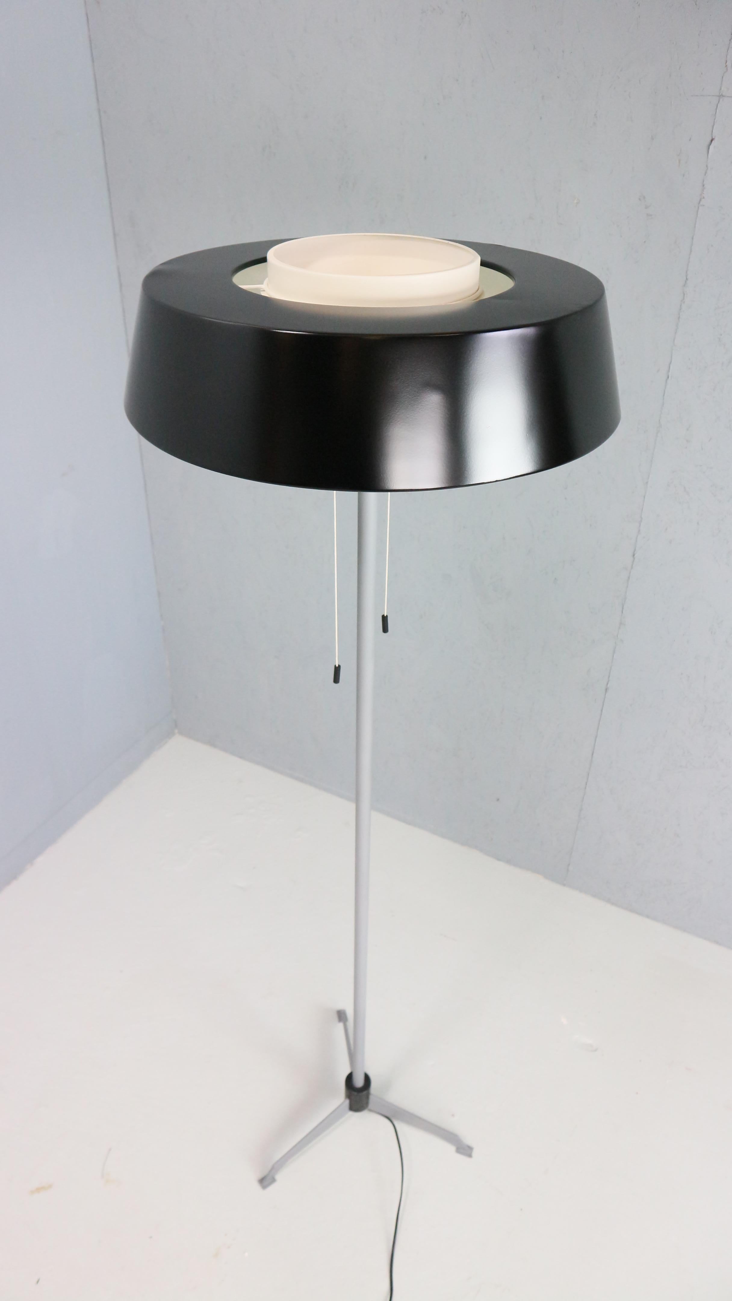 ST 7128 Floor Lamp by Niek Hiemstra for Evolux, Netherlands, 1950s For Sale 10