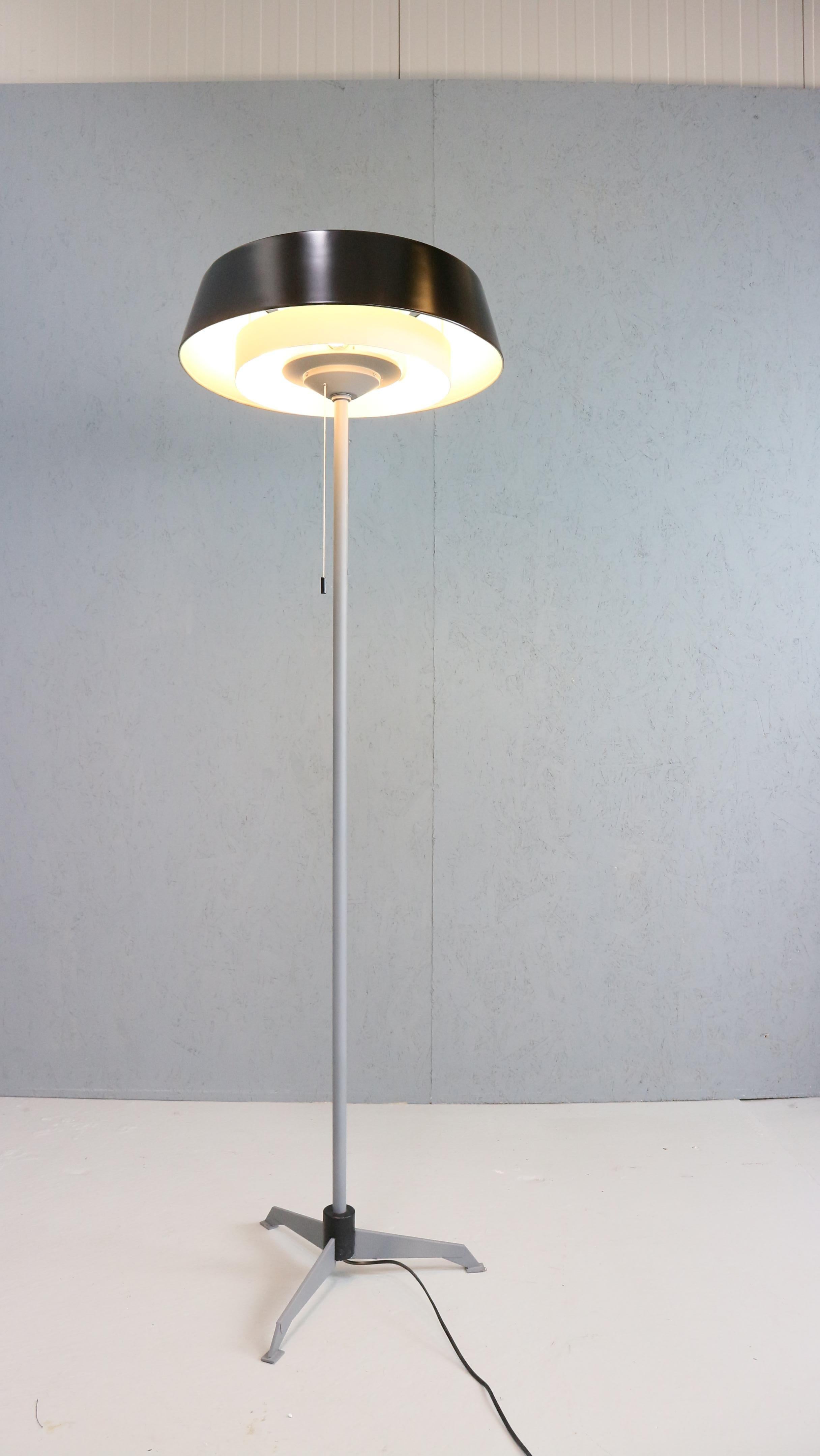 Dutch ST 7128 Floor Lamp by Niek Hiemstra for Evolux, Netherlands, 1950s For Sale