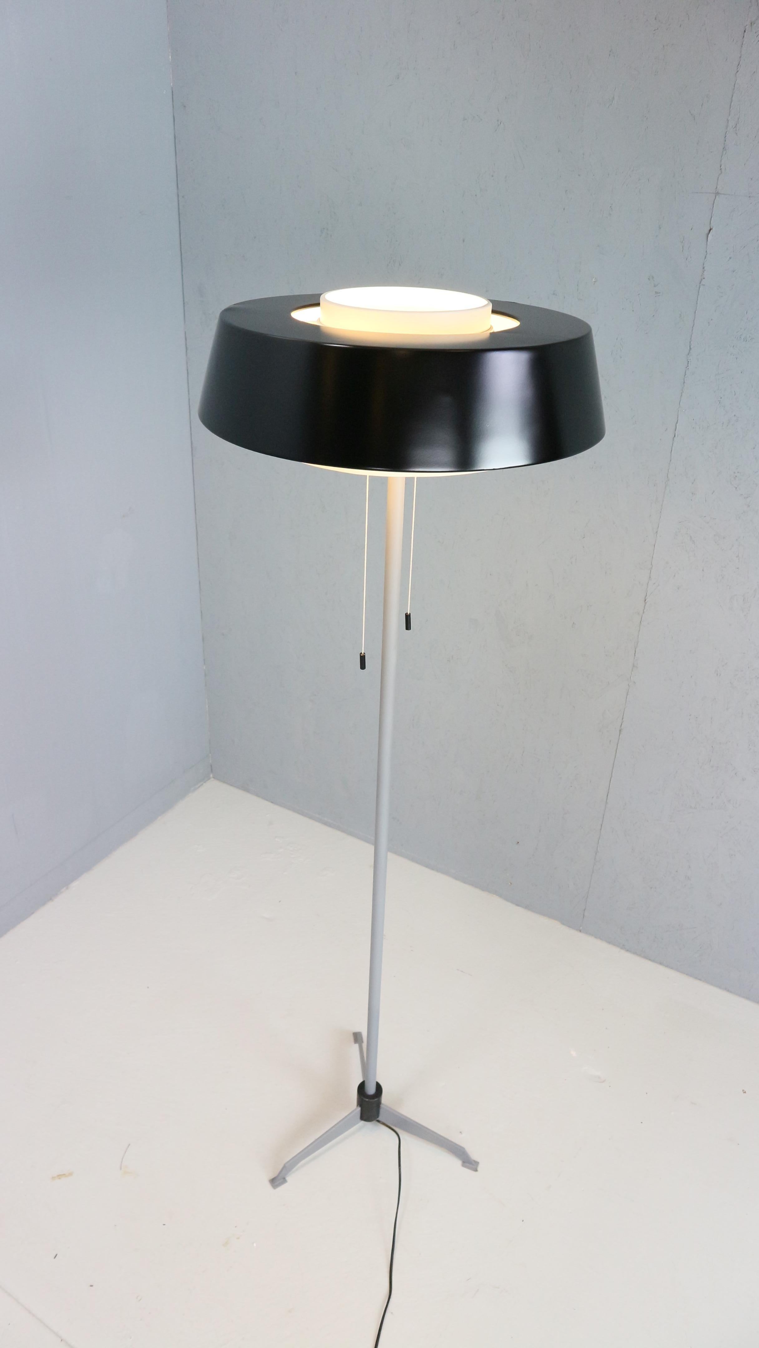 ST 7128 Floor Lamp by Niek Hiemstra for Evolux, Netherlands, 1950s In Good Condition For Sale In The Hague, NL
