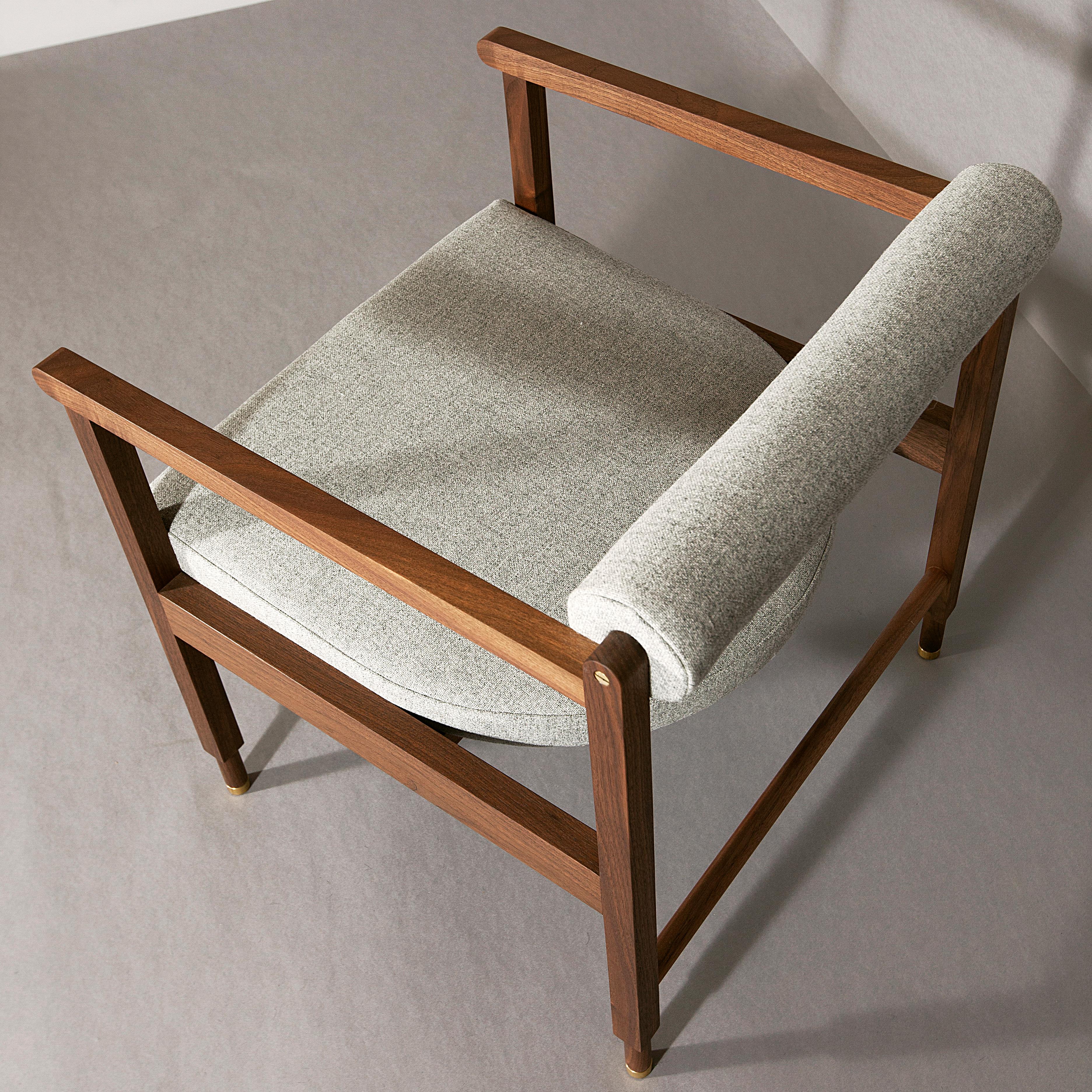 Mid-Century moderno Poltrona St. Charles in noce di VOLK in vendita