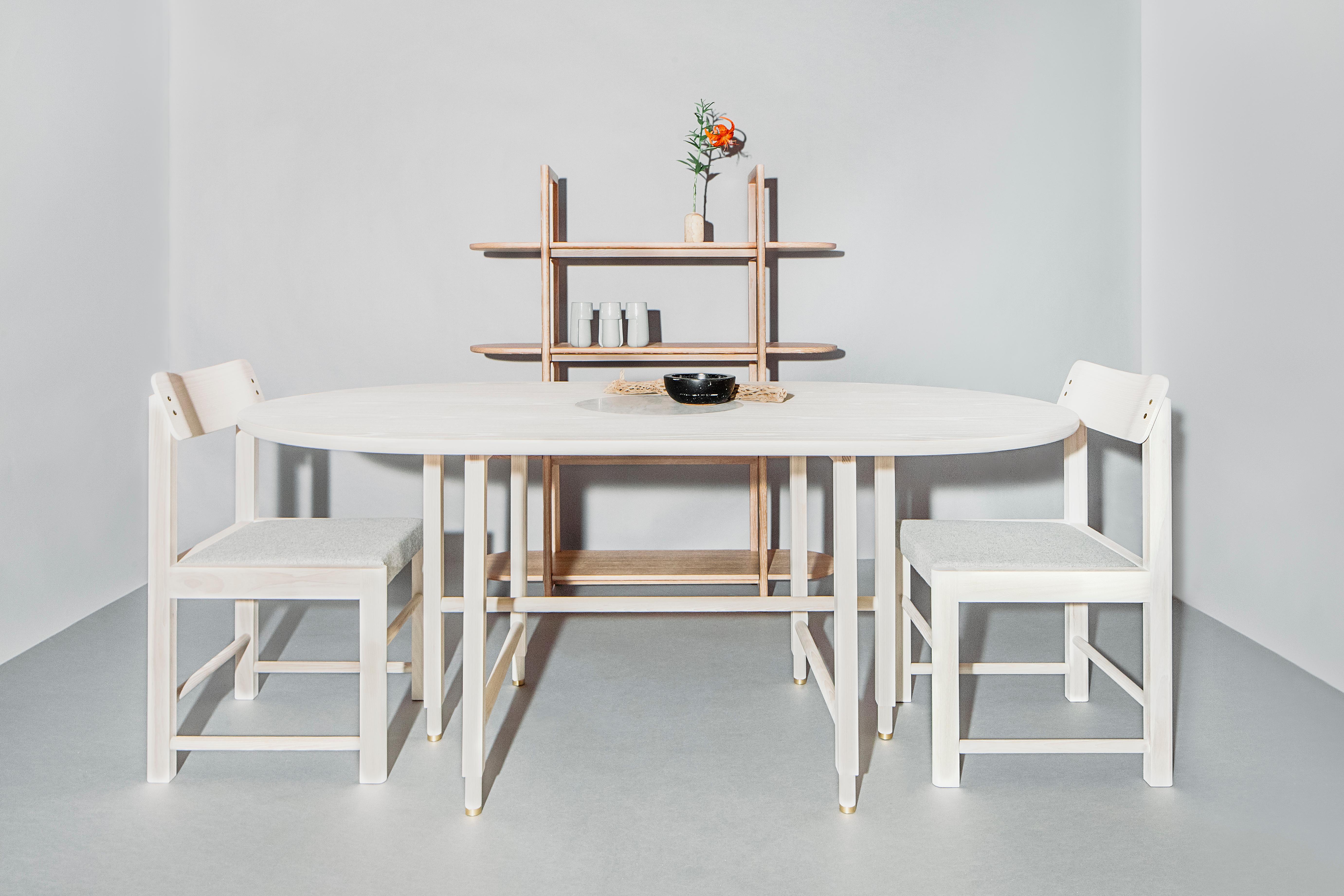 Blanchi Table de salle à manger St. Charles par VOLK en vente