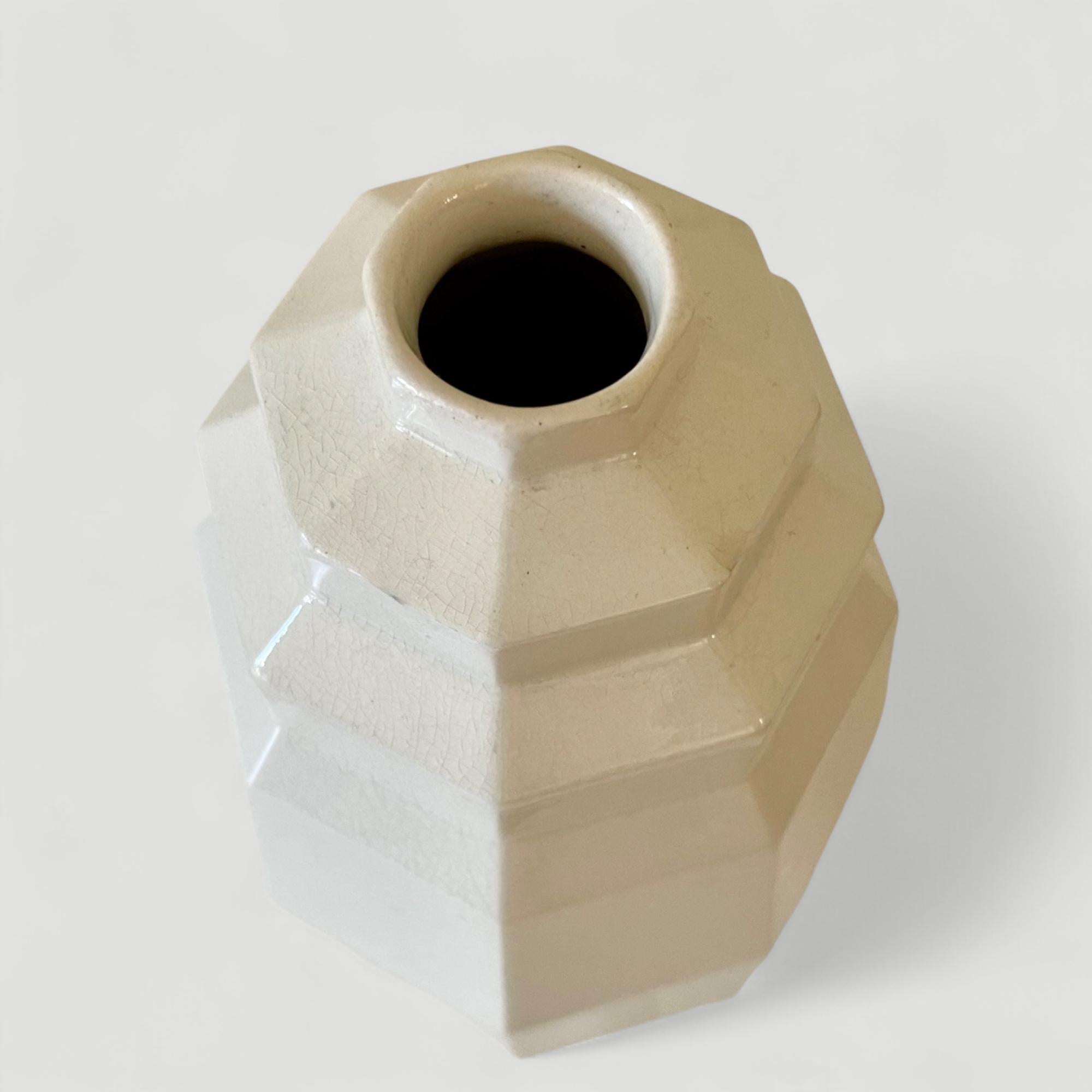 A. Clement Modernistische Vase im Art-Deco-Stil (Art déco) im Angebot