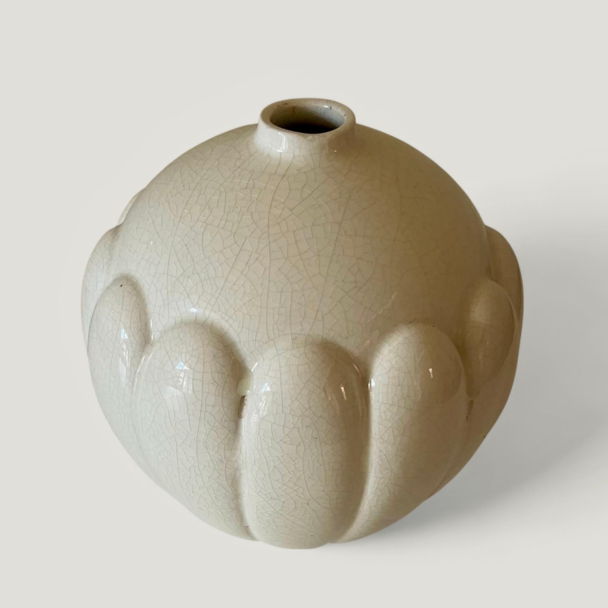 A. Clement Frankreich Art Deco Stilisierte Vase (Art déco) im Angebot