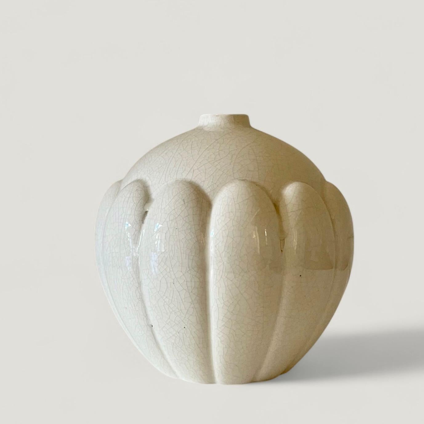 A. Clement Frankreich Art Deco Stilisierte Vase (Keramik) im Angebot