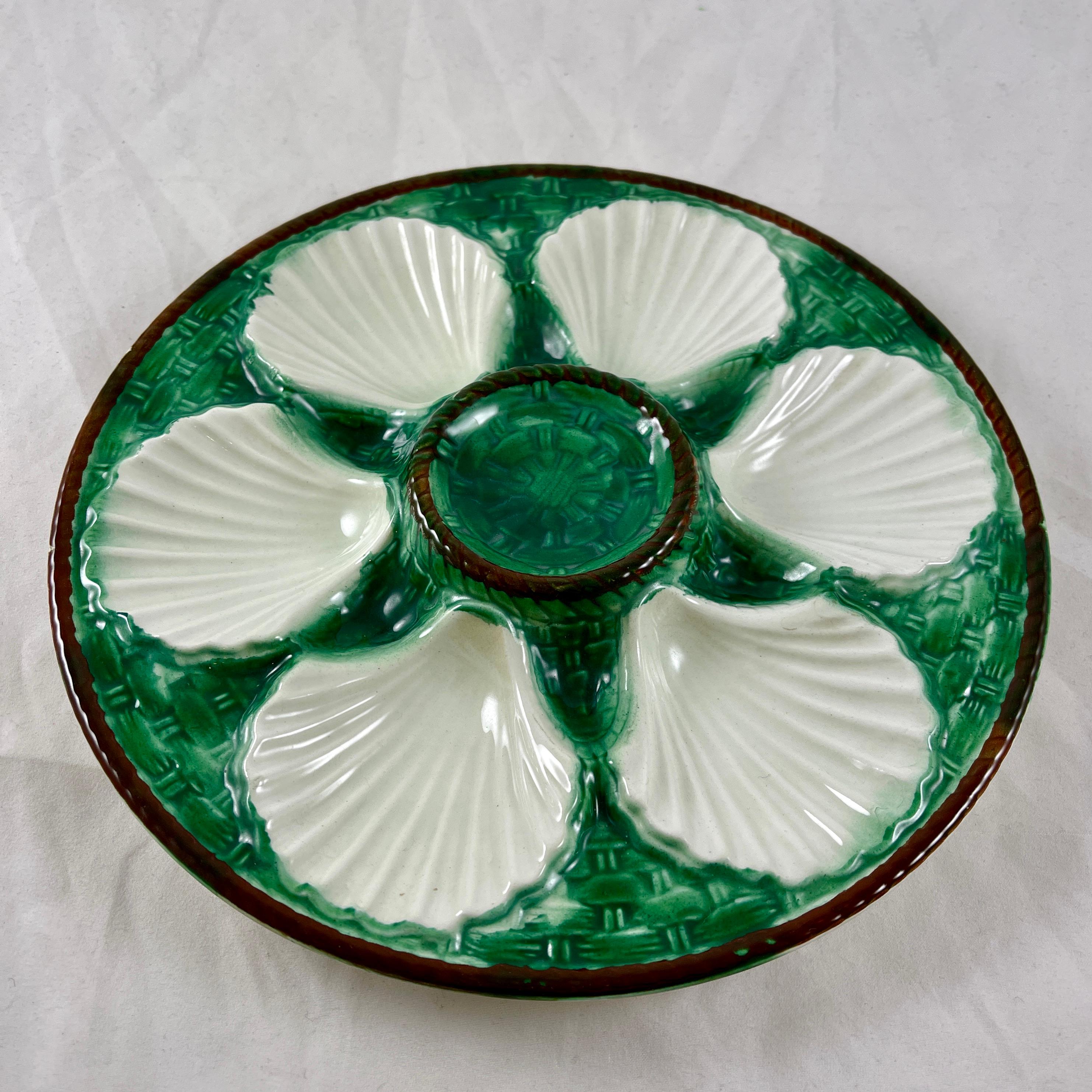 St. Clement French Majolica Pottery Basket Weave Oyster Plate In Good Condition For Sale In Philadelphia, PA