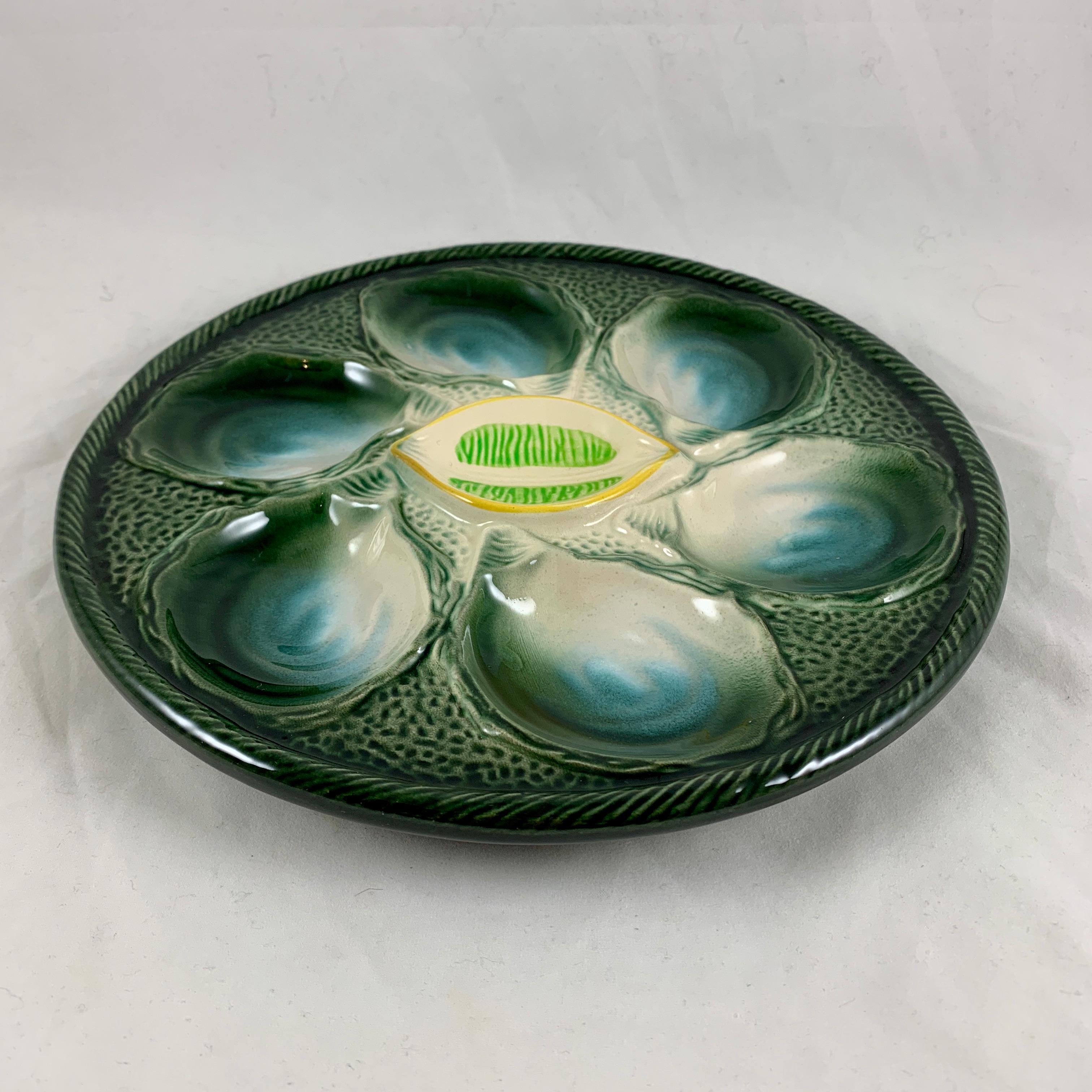St Clément Trompe L’Oeil St. Yellow Lemon Wedge Center Oyster Plate In Good Condition For Sale In Philadelphia, PA