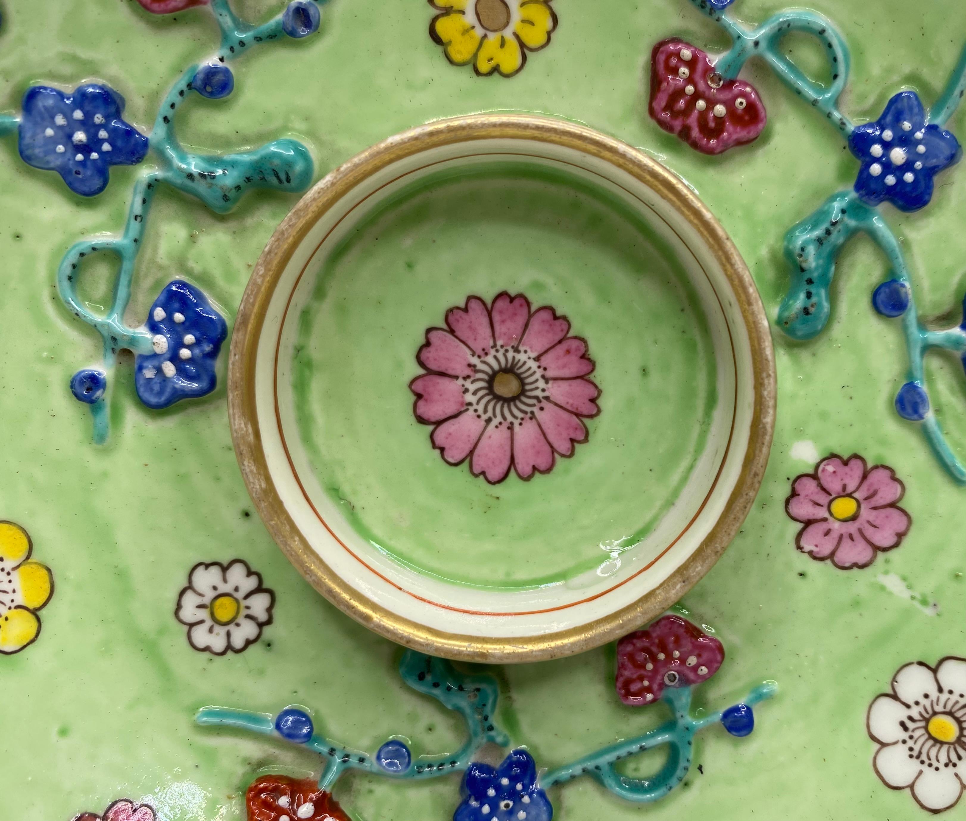 French St Cloud porcelain trembleuse, c.1730.