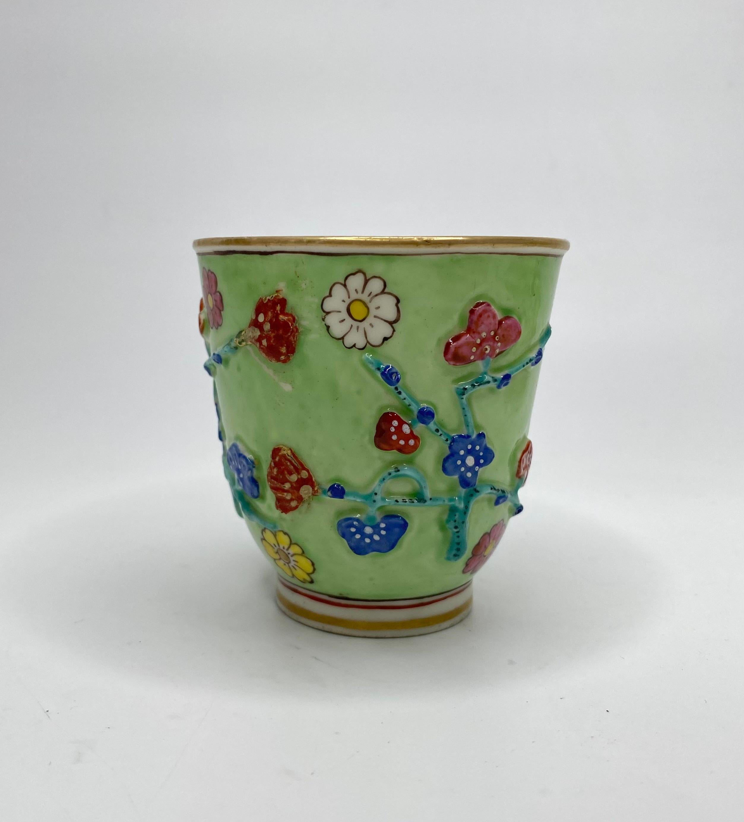 Porcelain St Cloud porcelain trembleuse, c.1730.