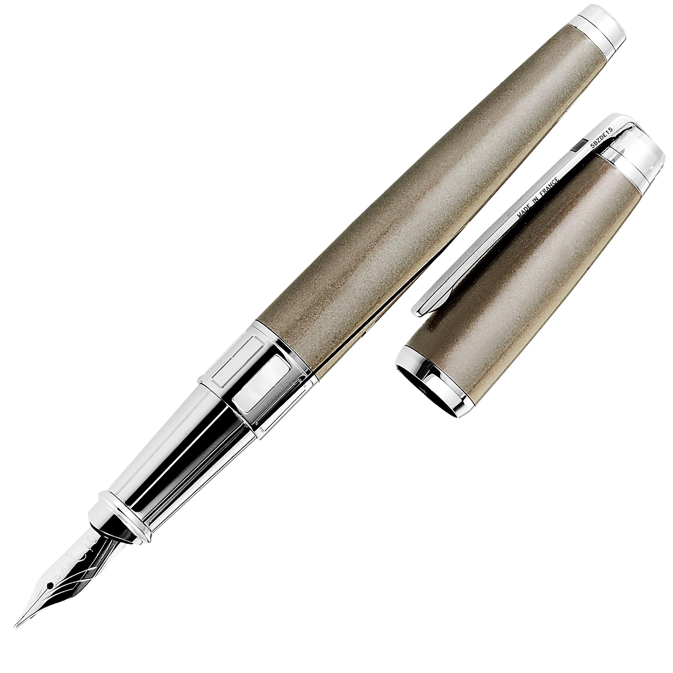 A vision of sophisticated refinement, this sublime fountain pen boasts splendid mocha mother-of-pearl lacquer that is beautifully complemented by elegant palladium finishes. The pen boasts a solid 18K white gold nib and it is presented by S.T.