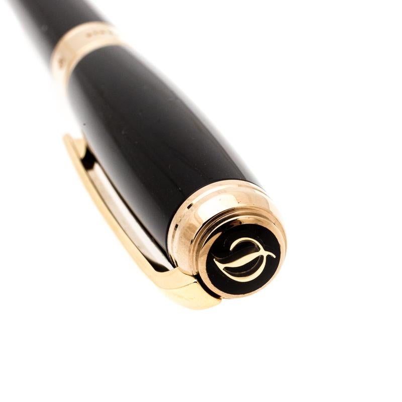 S.T. Dupont D Line Black Lacquer Gold Plated Fountain Pen In Excellent Condition In Dubai, Al Qouz 2